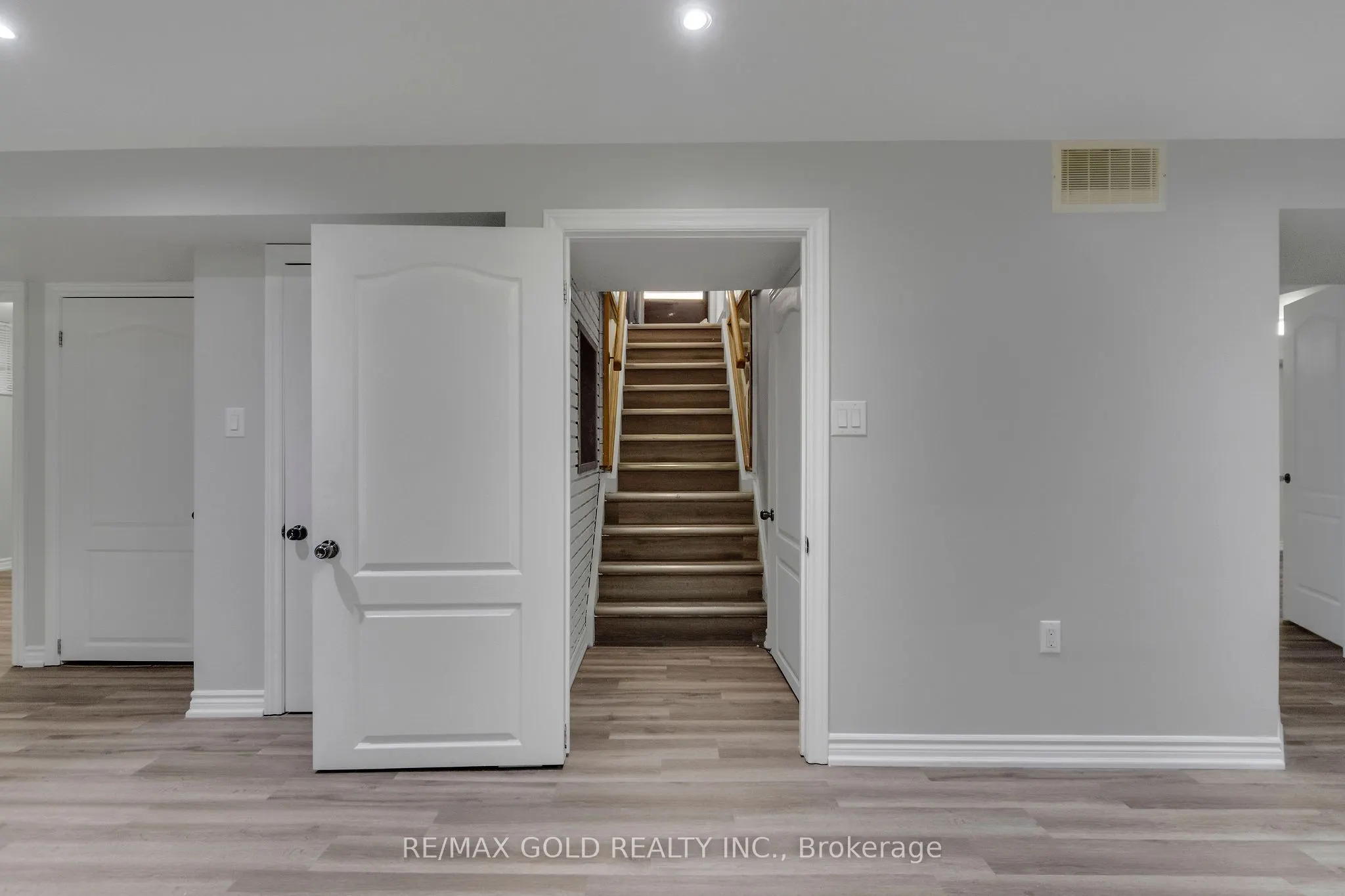 6 Midhurst Drive