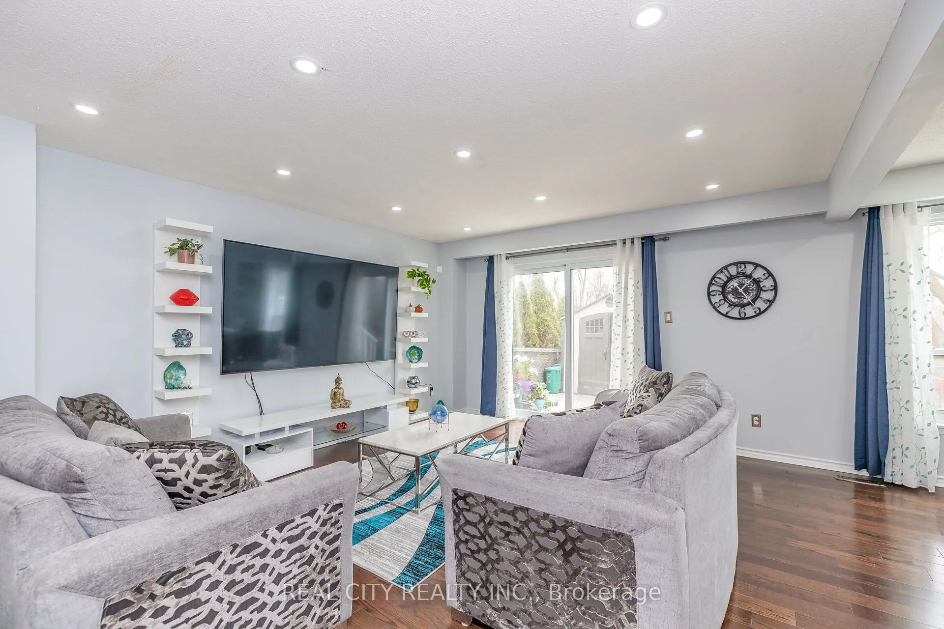 70 Majestic Crescent