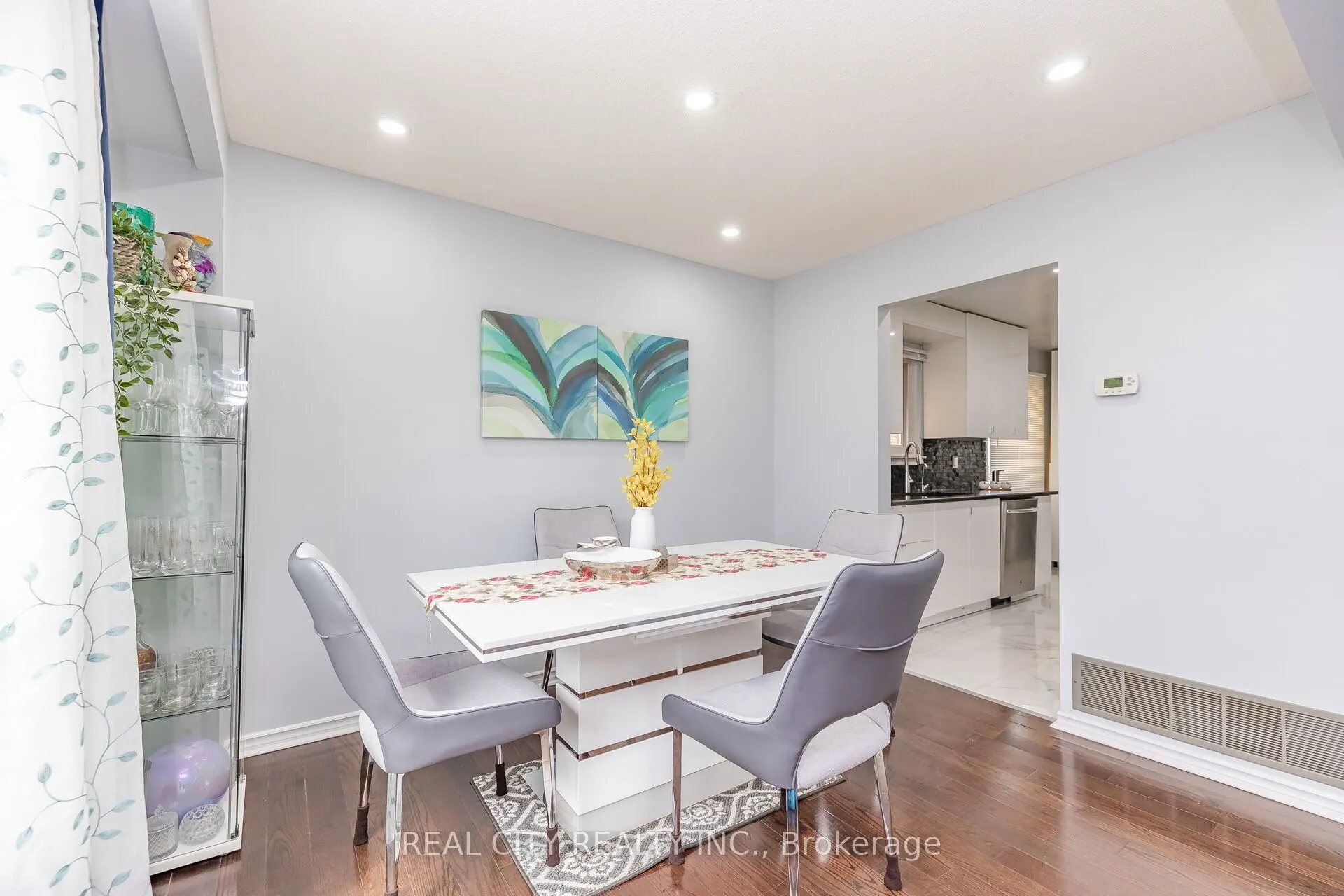 70 Majestic Crescent