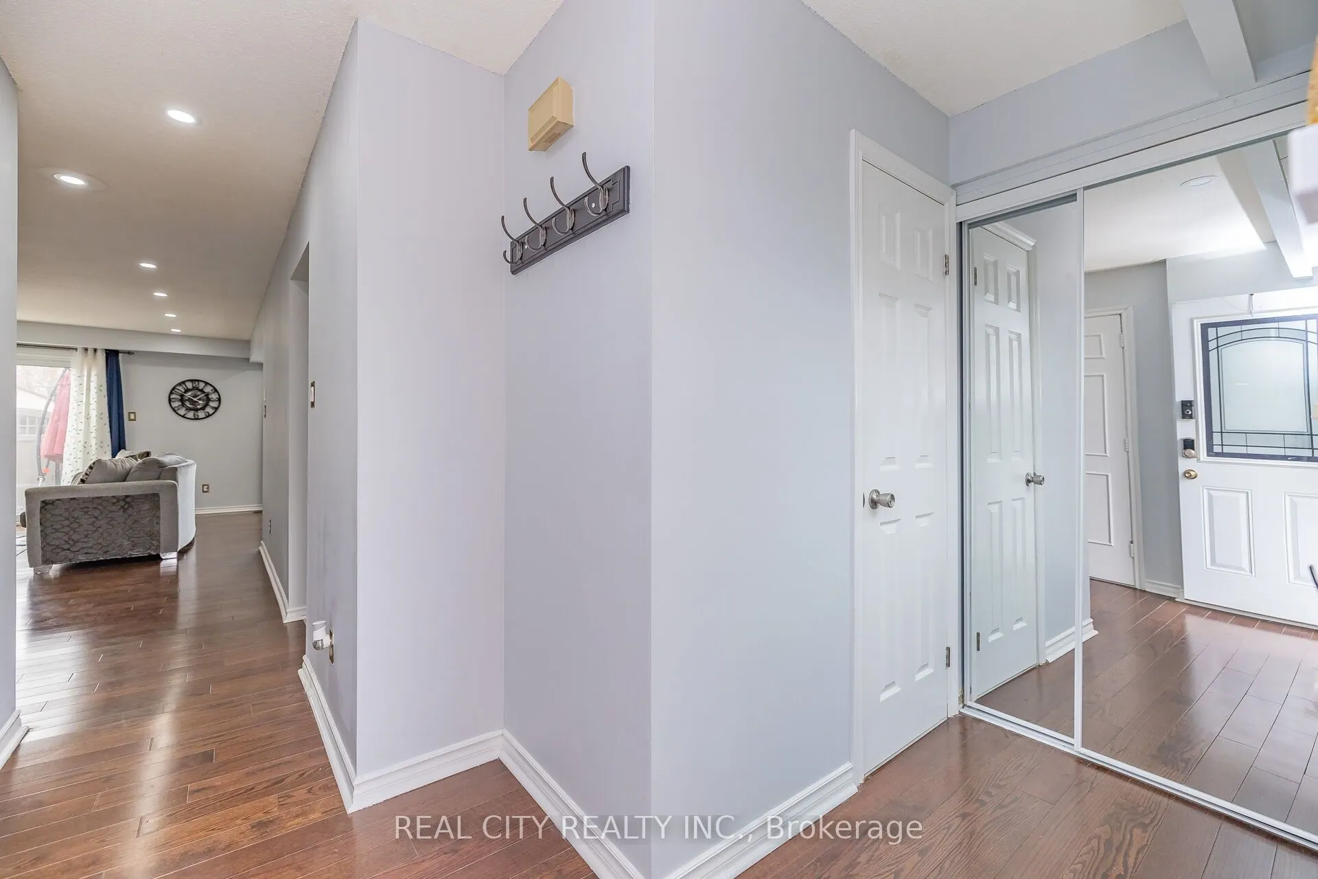 70 Majestic Crescent