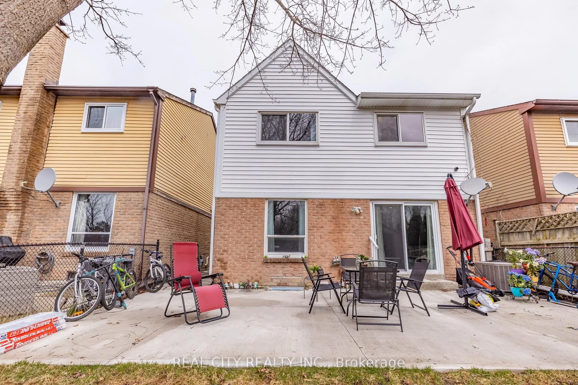 70 Majestic Crescent