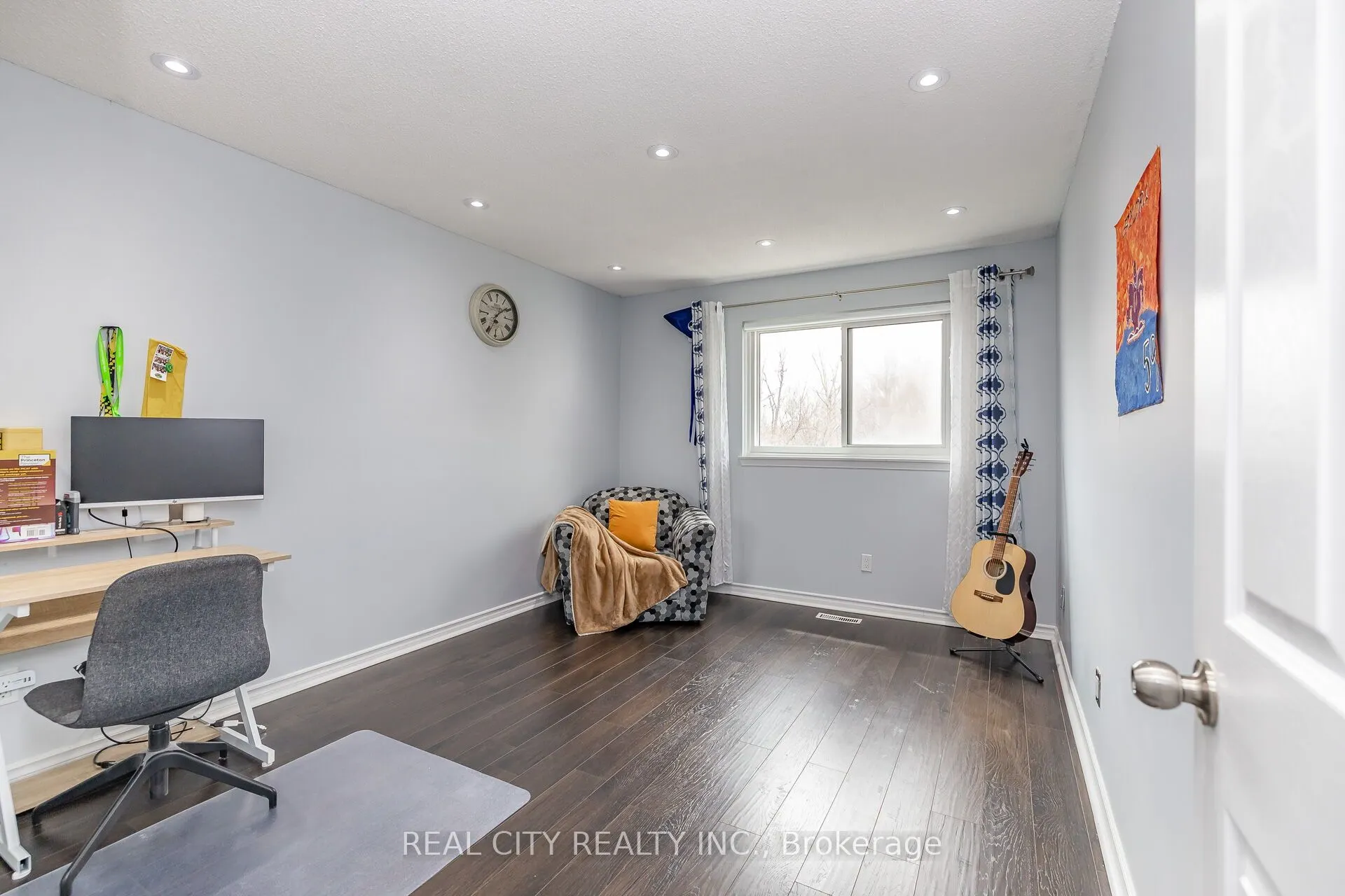 70 Majestic Crescent