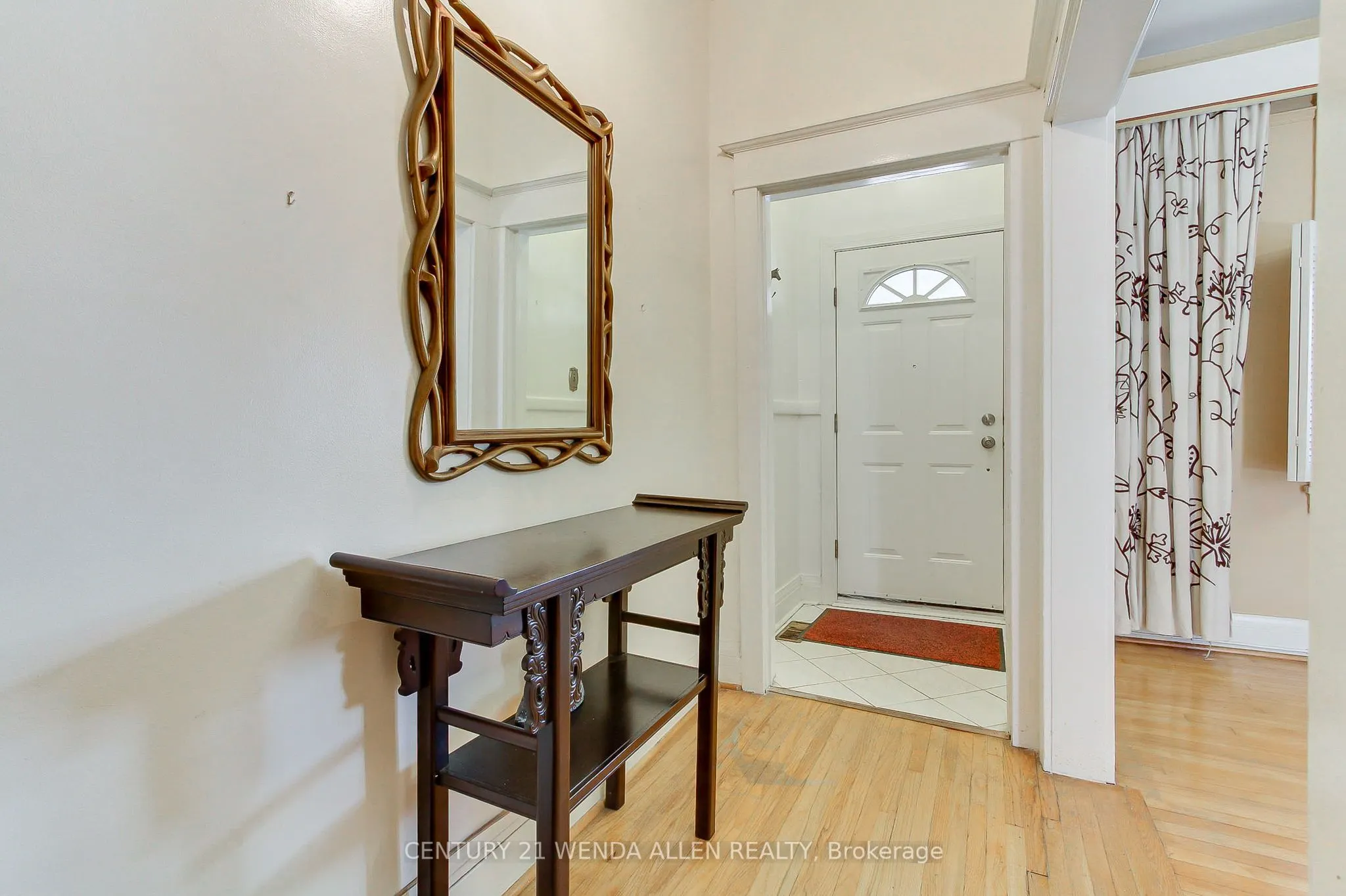 729 Dupont Street