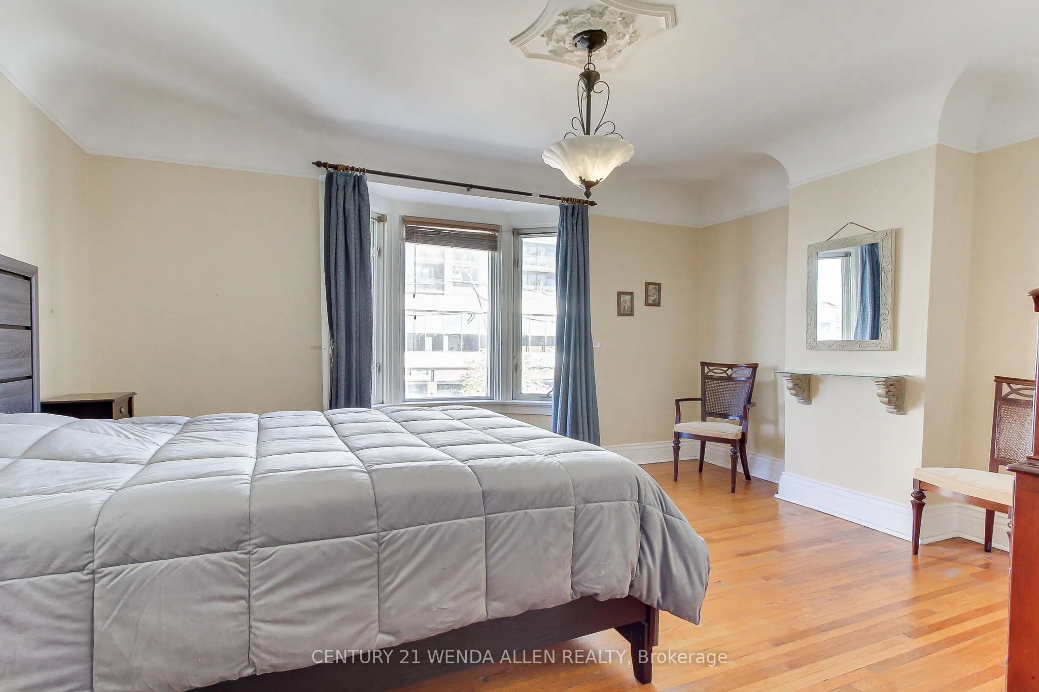 729 Dupont Street