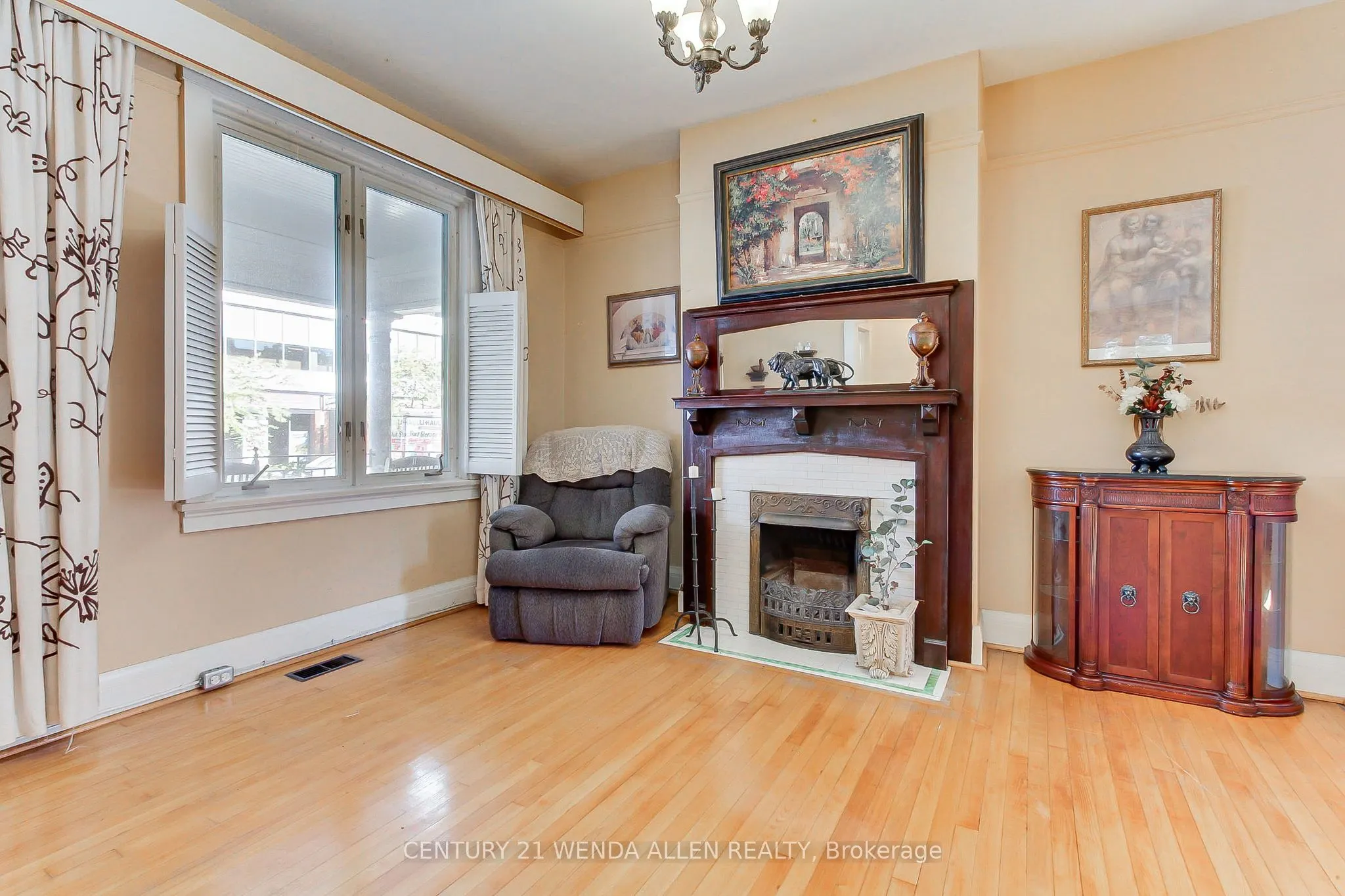 729 Dupont Street
