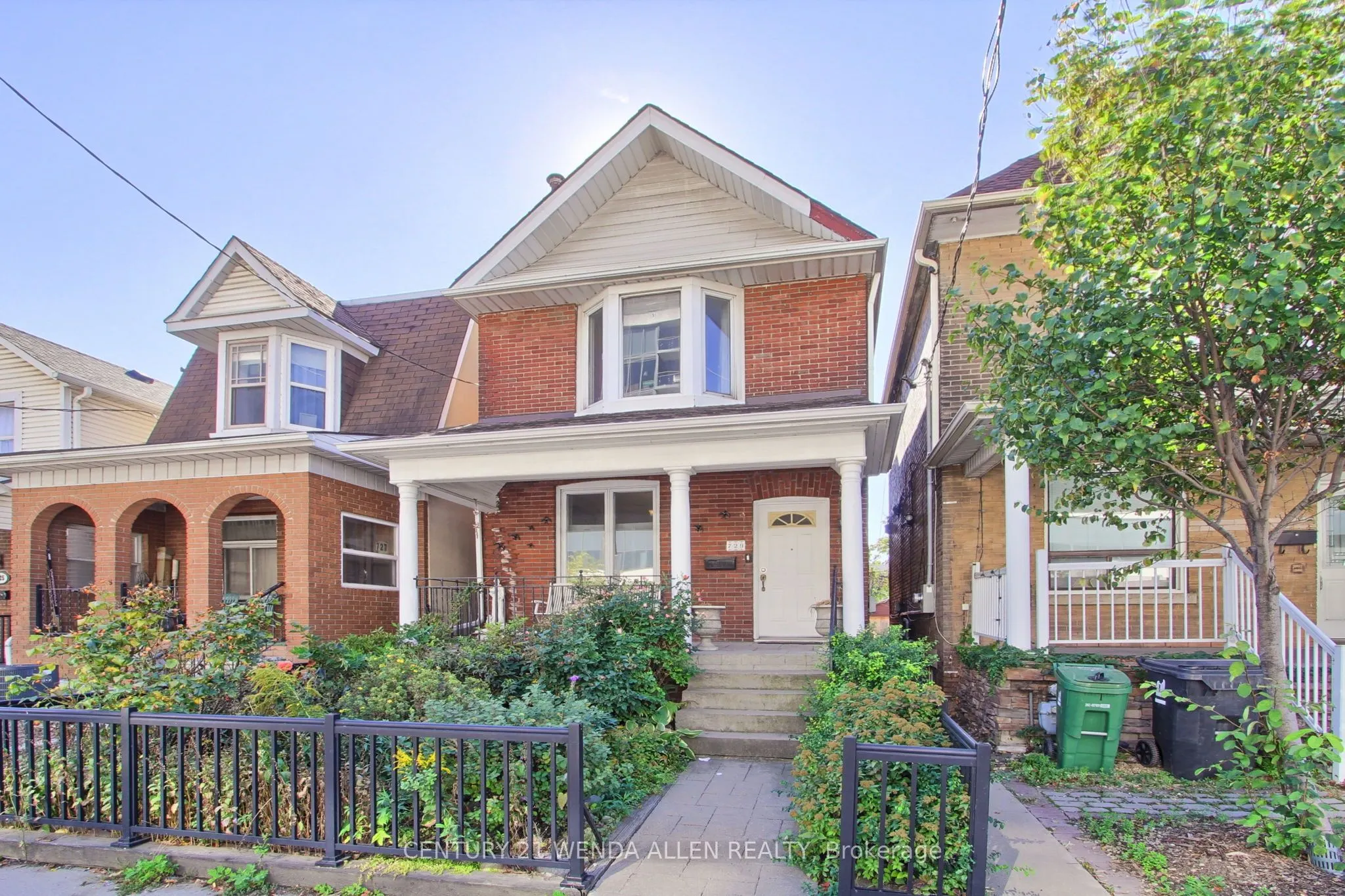 729 Dupont Street