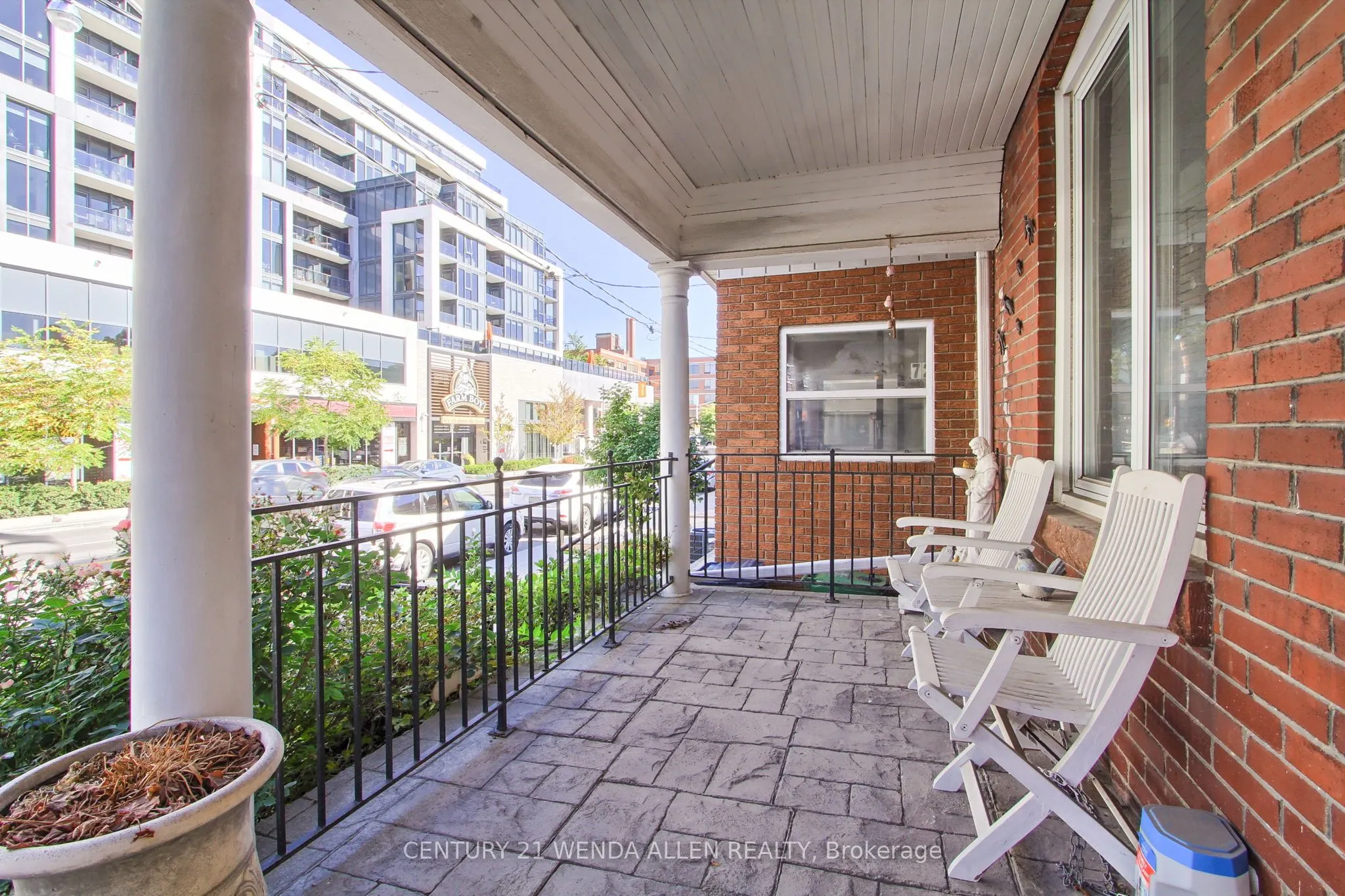 729 Dupont Street