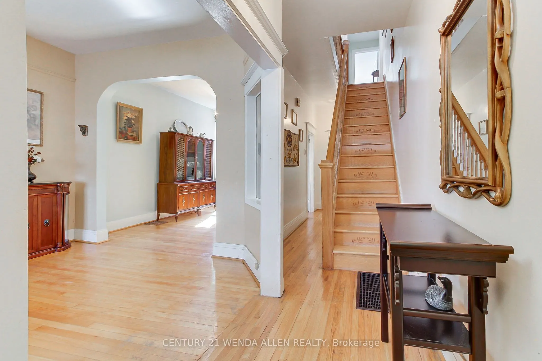 729 Dupont Street