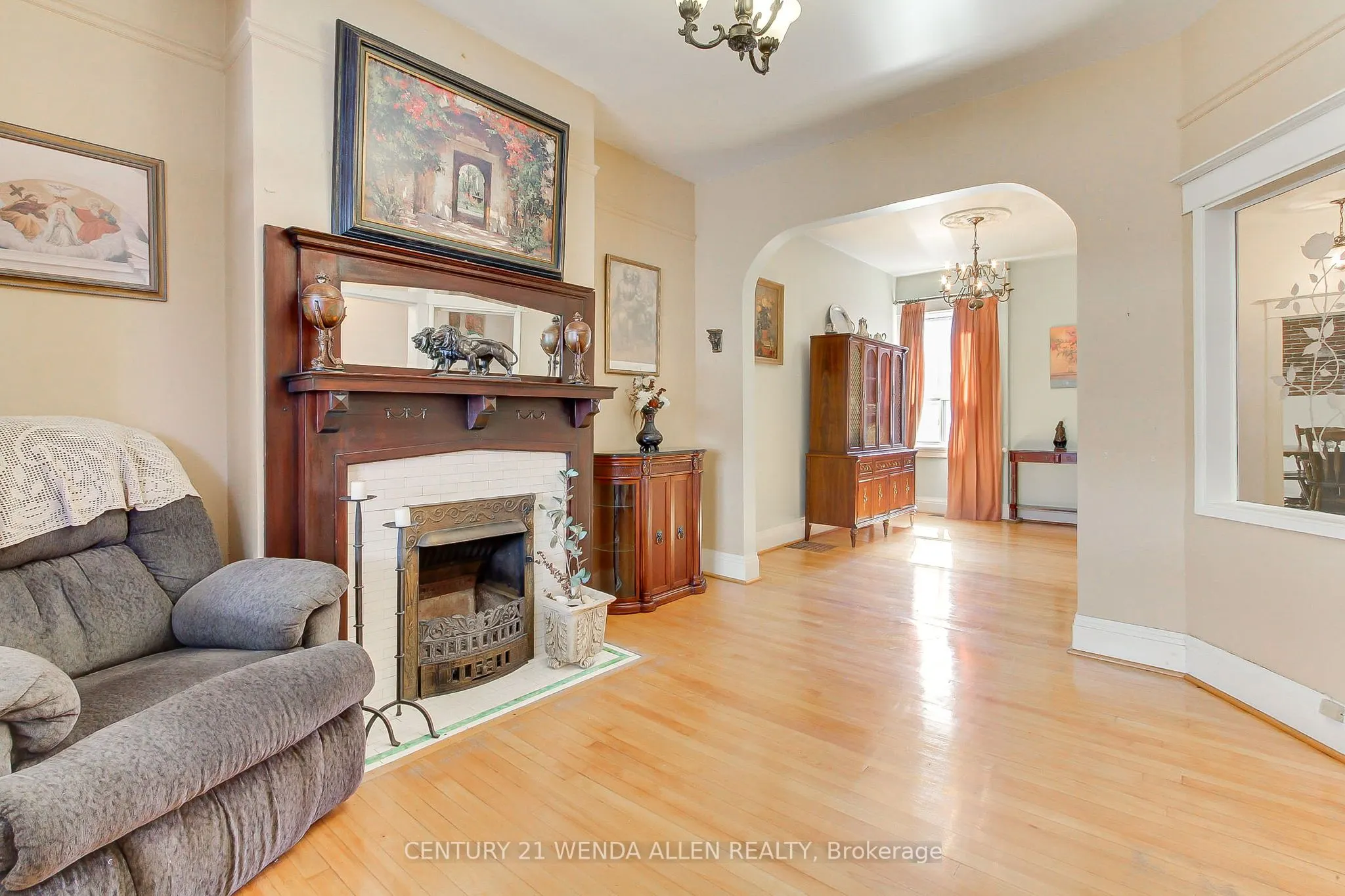 729 Dupont Street