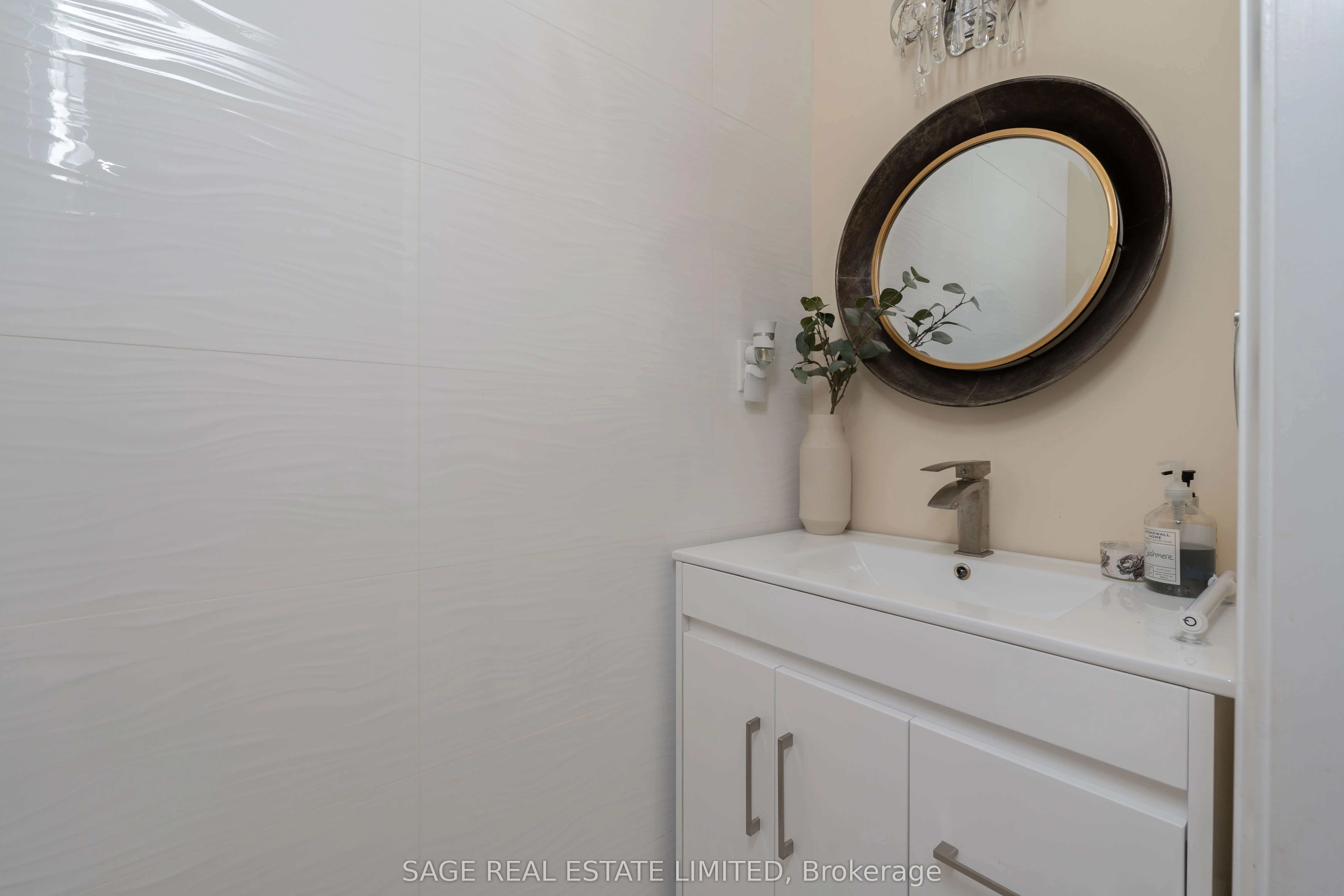 15724 Hurontario Street, #Farm House Suite