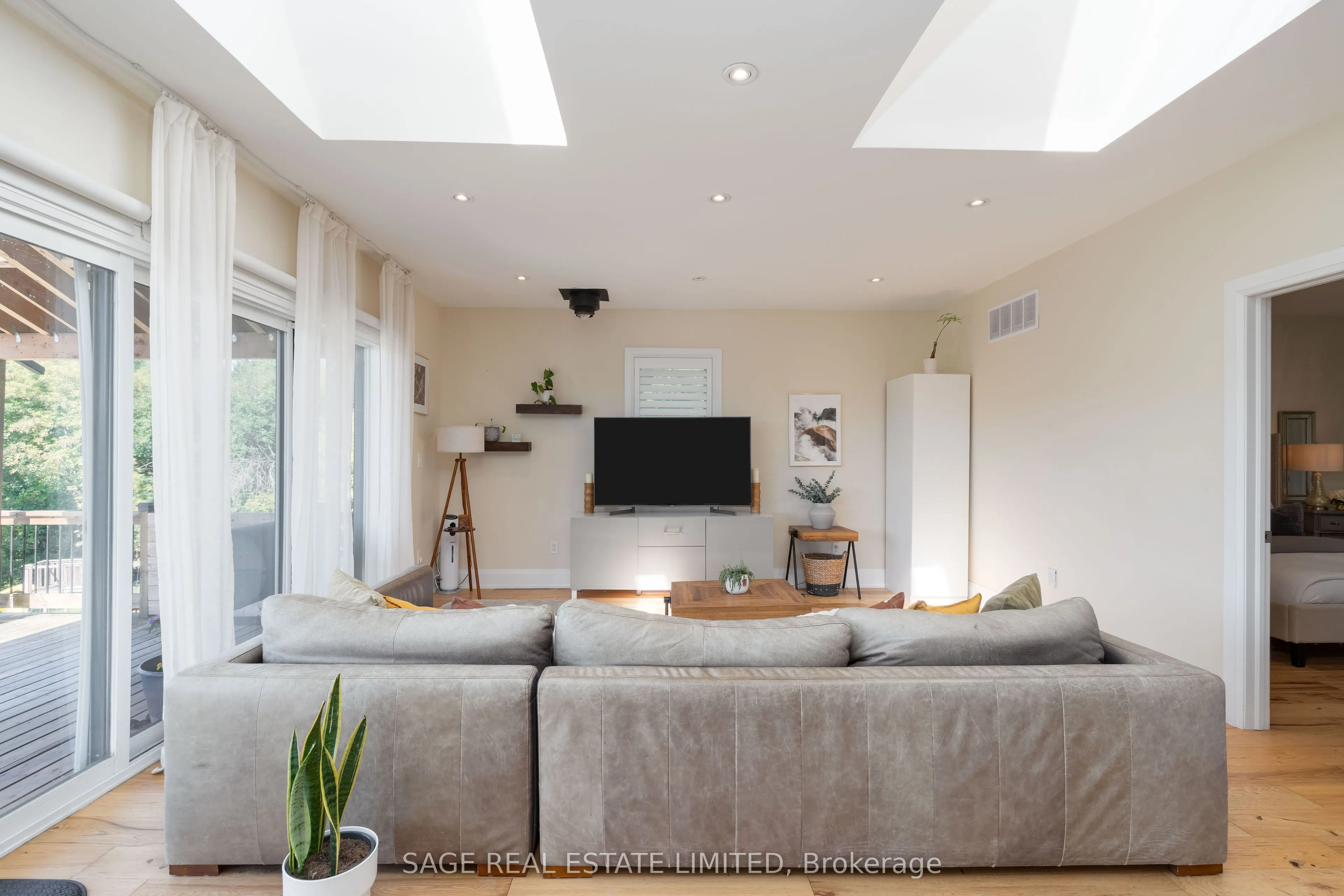 15724 Hurontario Street, #Farm House Suite