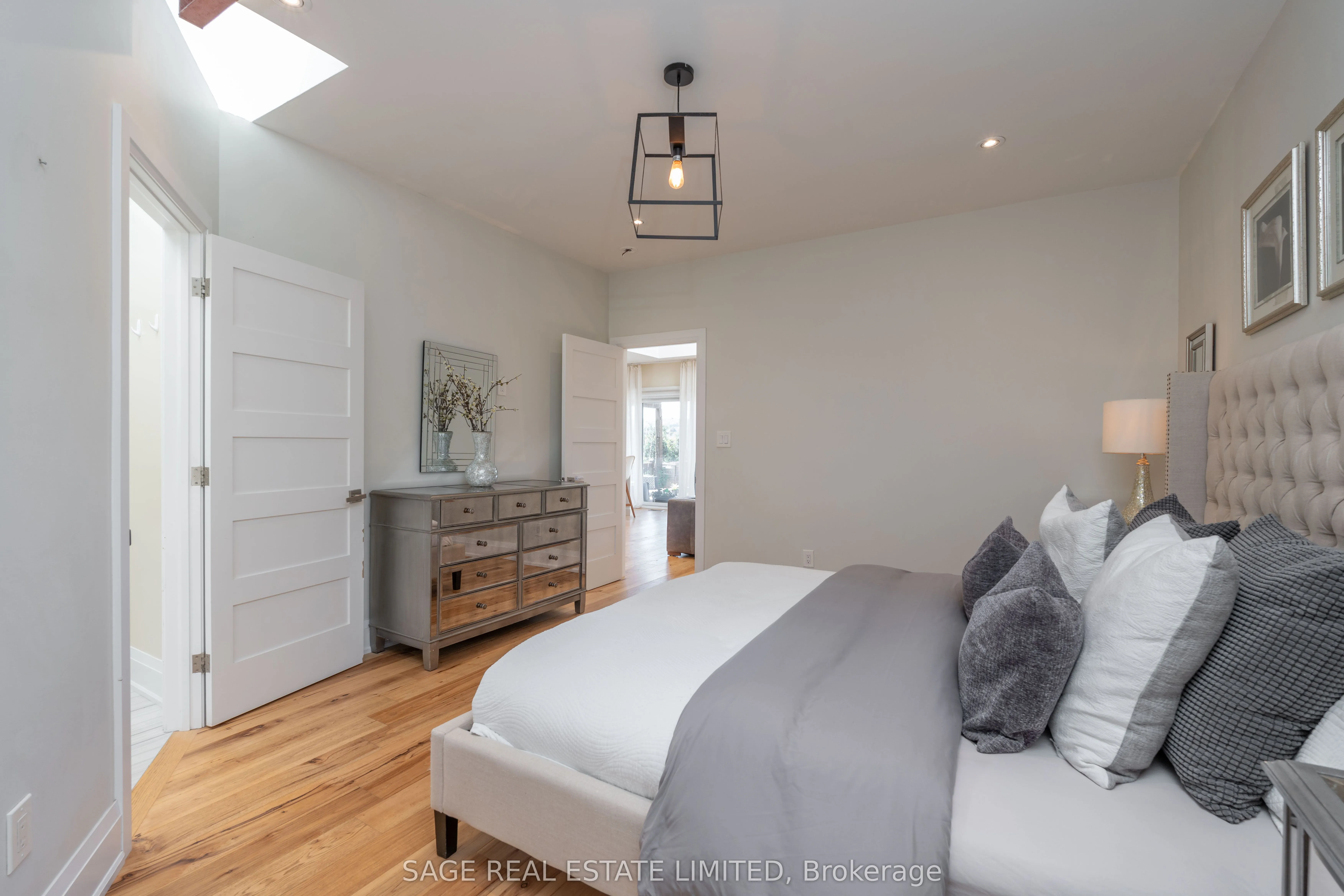 15724 Hurontario Street, #Farm House Suite