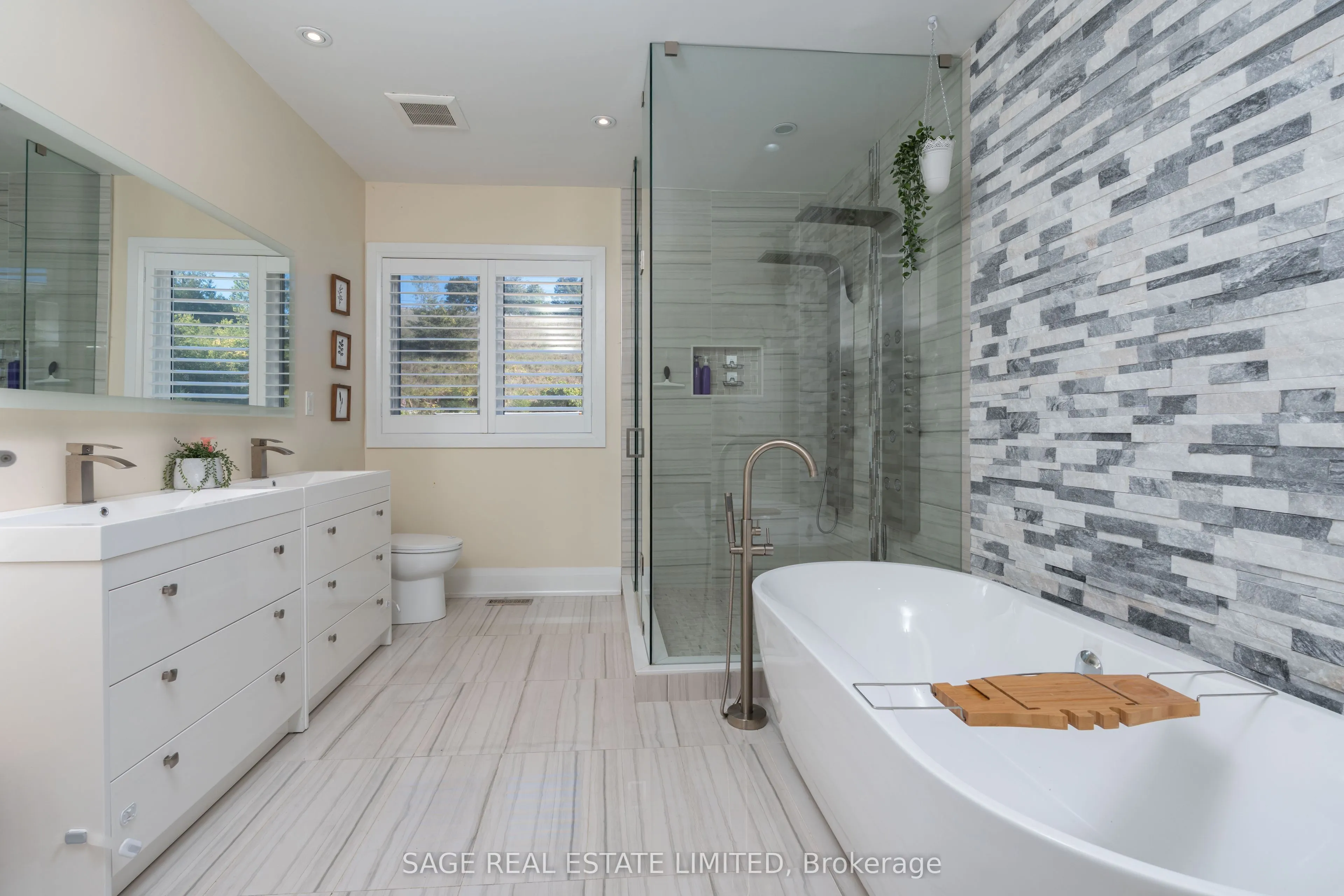 15724 Hurontario Street, #Farm House Suite