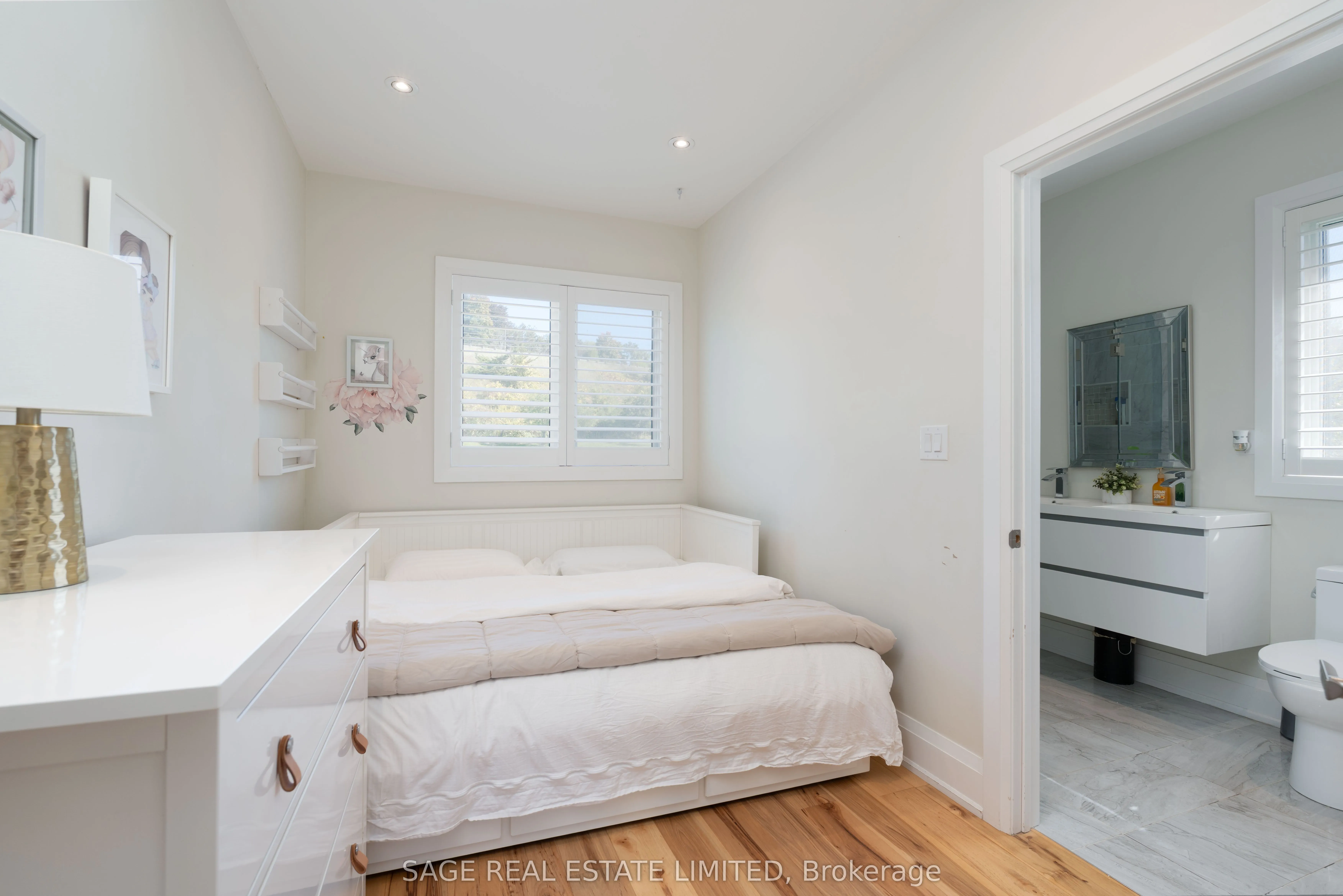 15724 Hurontario Street, #Farm House Suite
