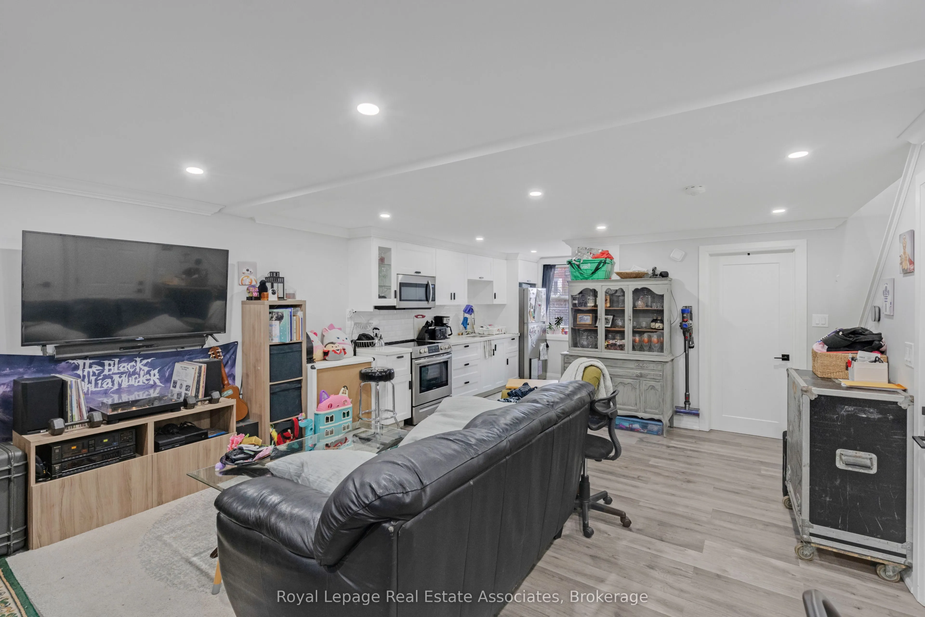 66 Broadway Avenue, #UPPER