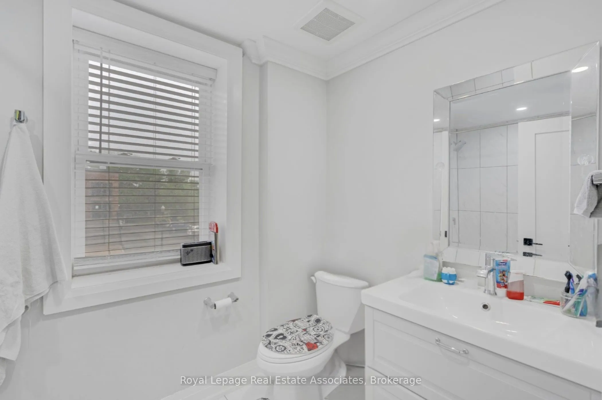 66 Broadway Avenue, #UPPER