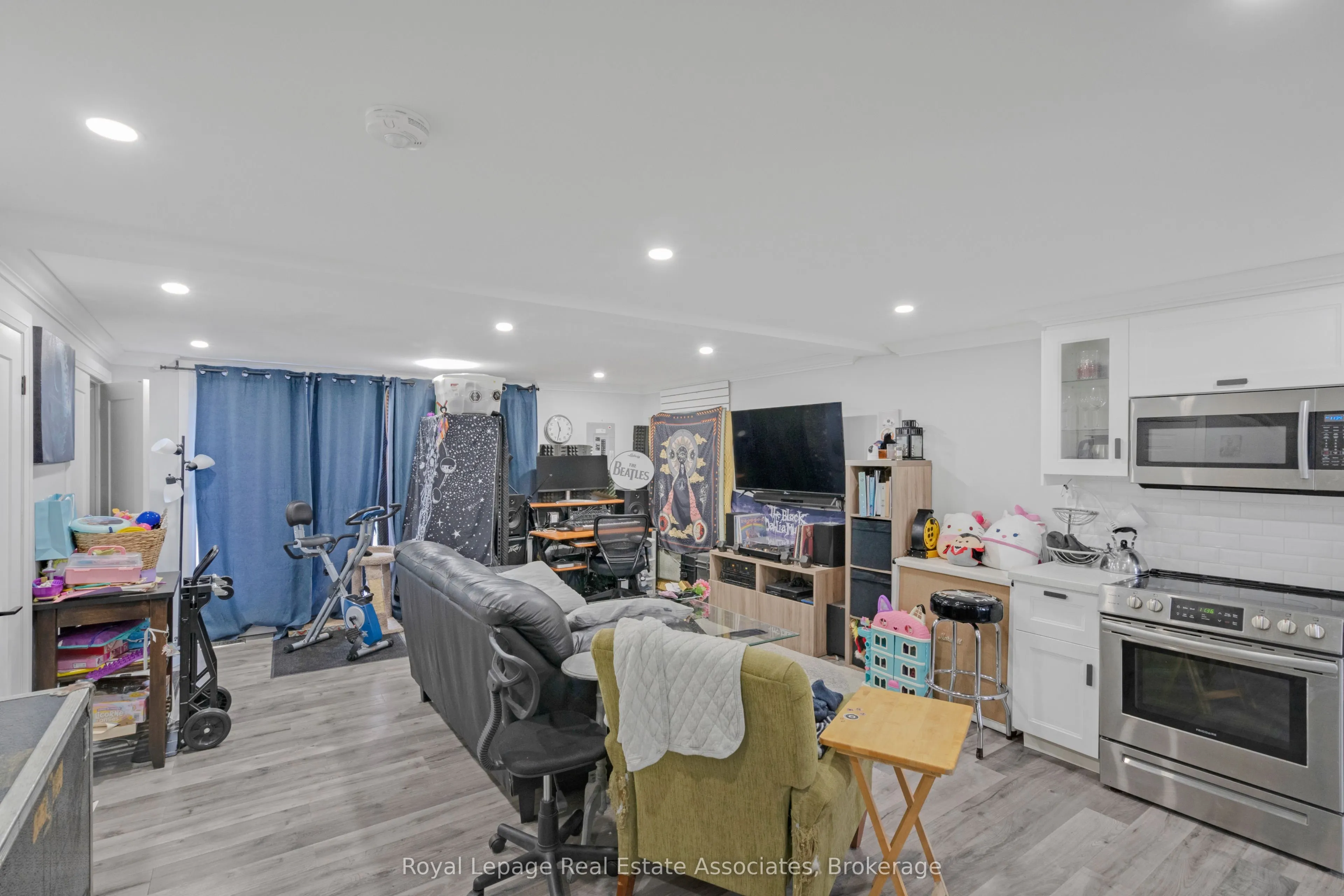 66 Broadway Avenue, #UPPER