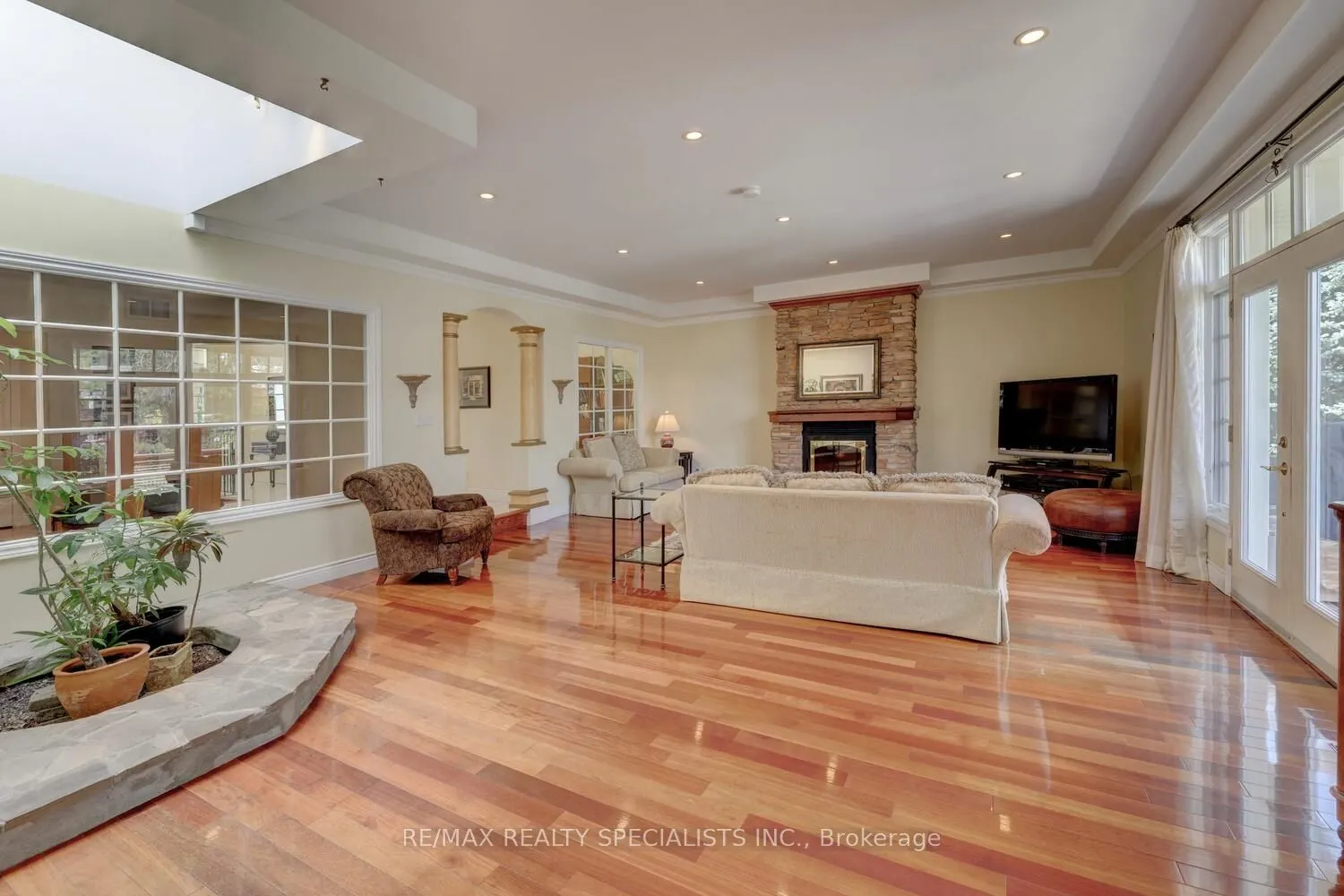 2141 Fowler Lane