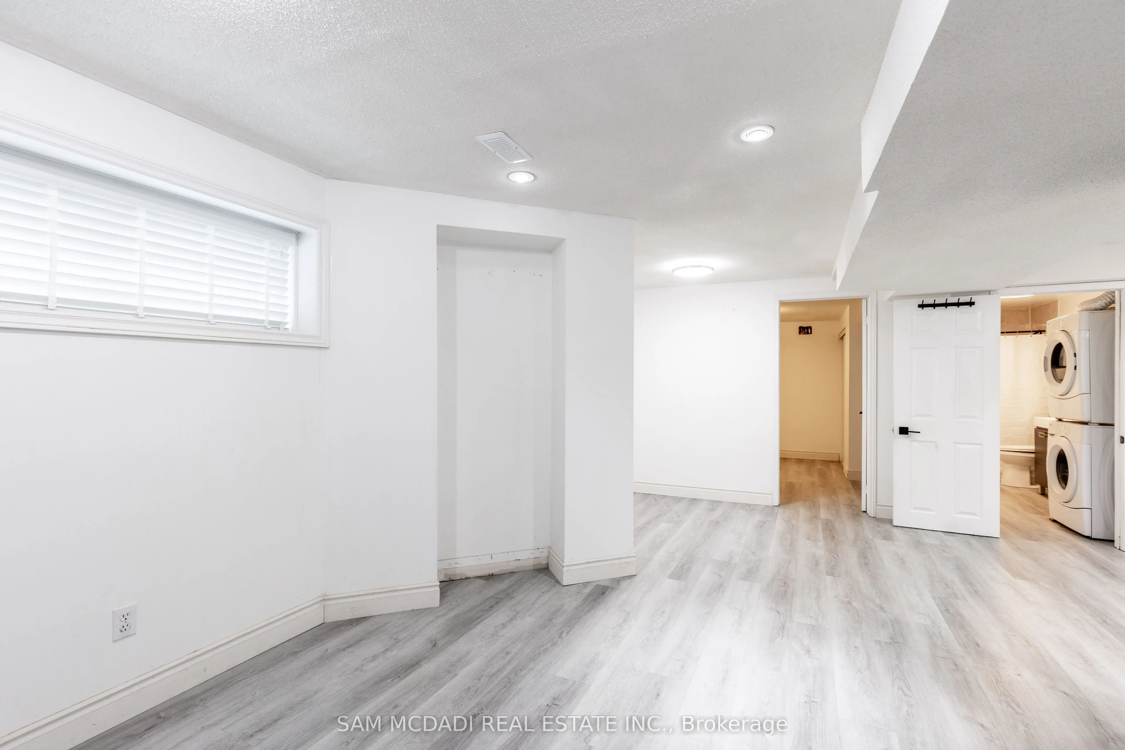 987 Bristol Road W, #BSMT