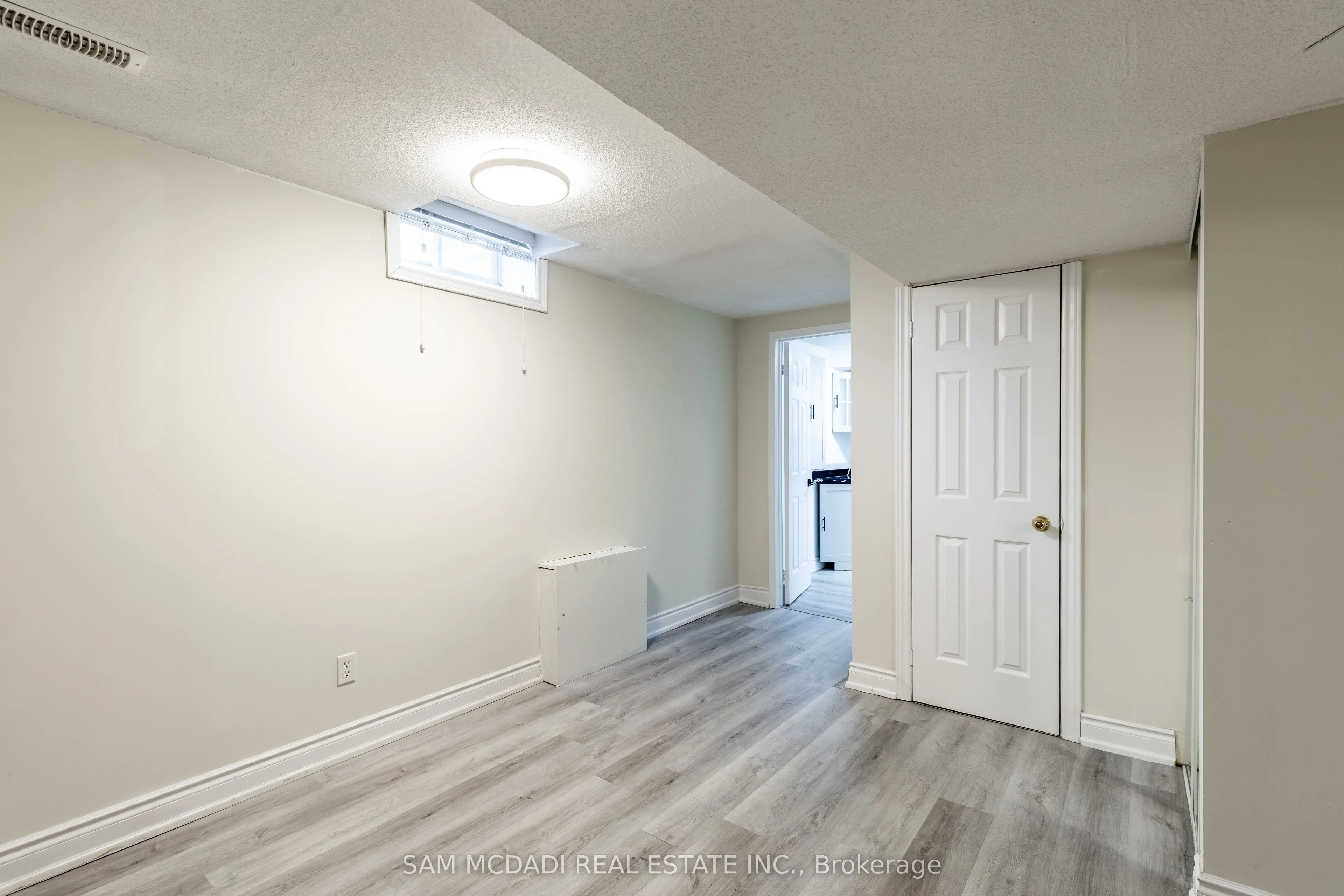 987 Bristol Road W, #BSMT