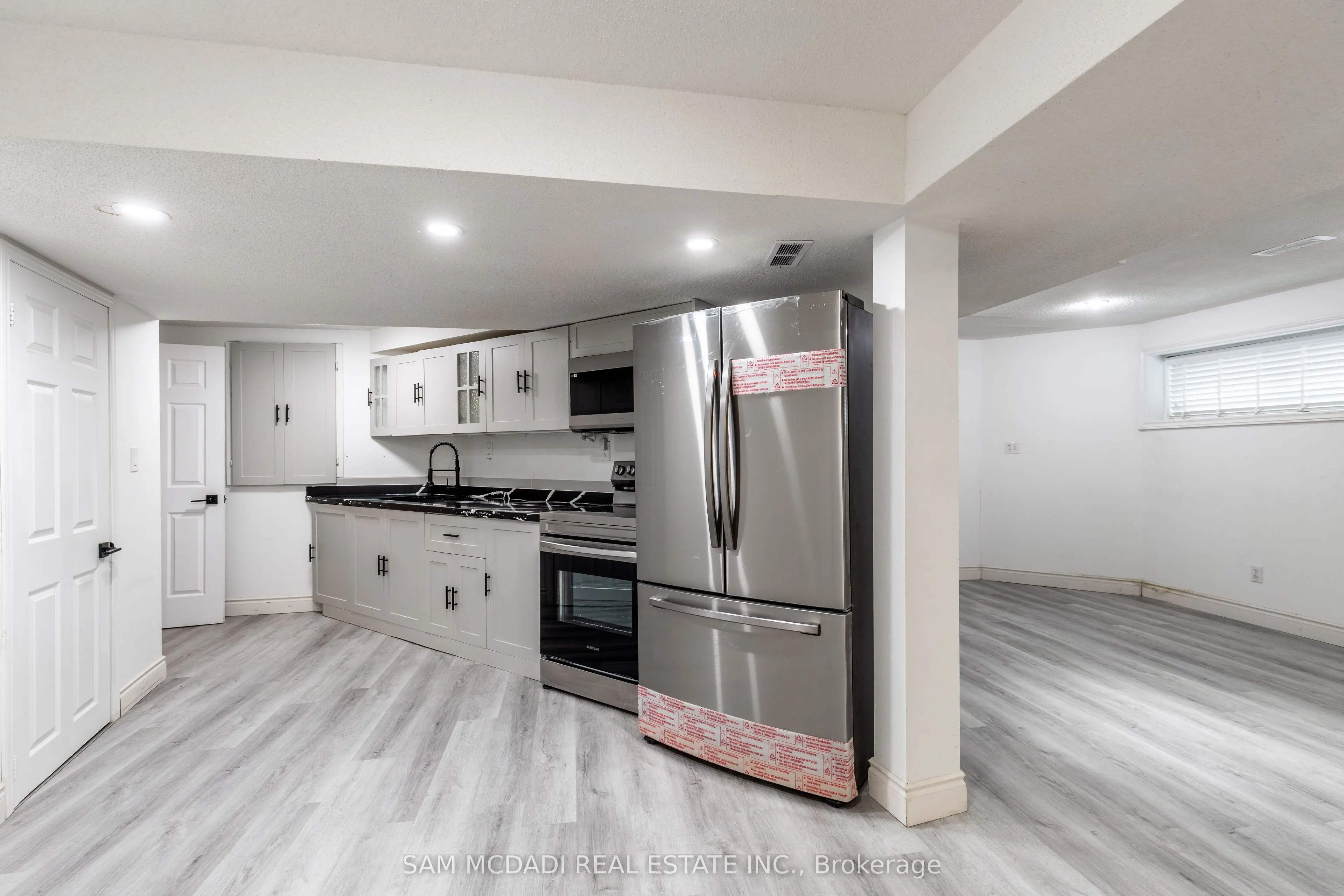 987 Bristol Road W, #BSMT