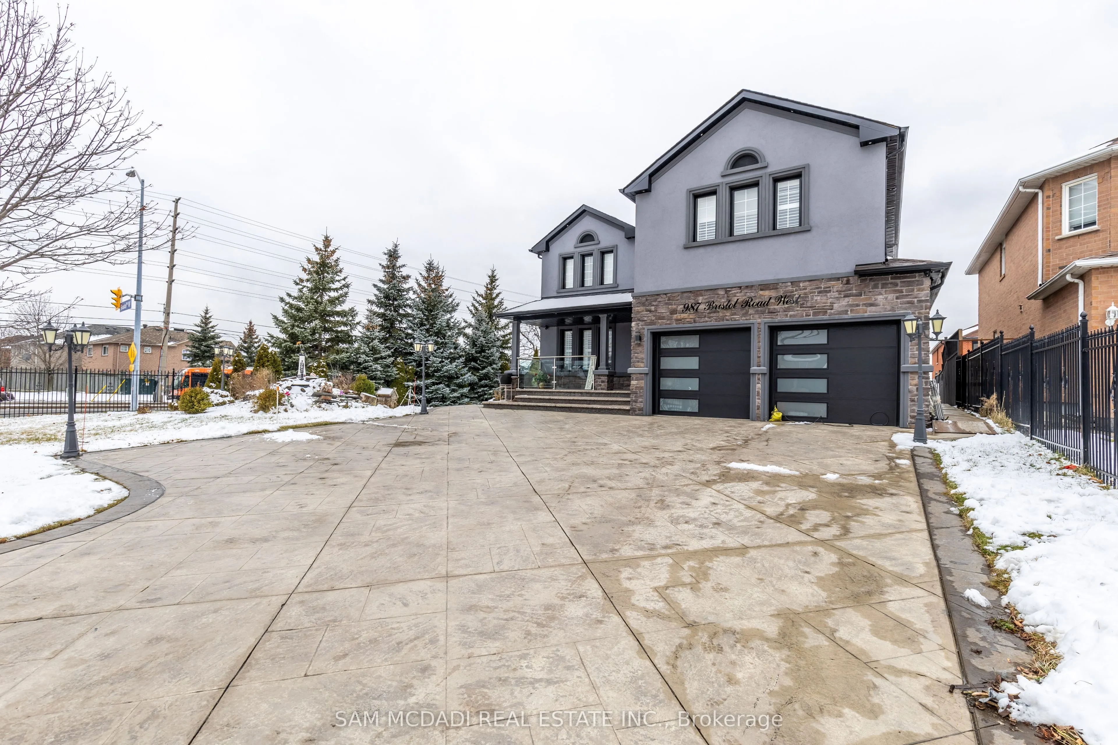 987 Bristol Road W, #BSMT