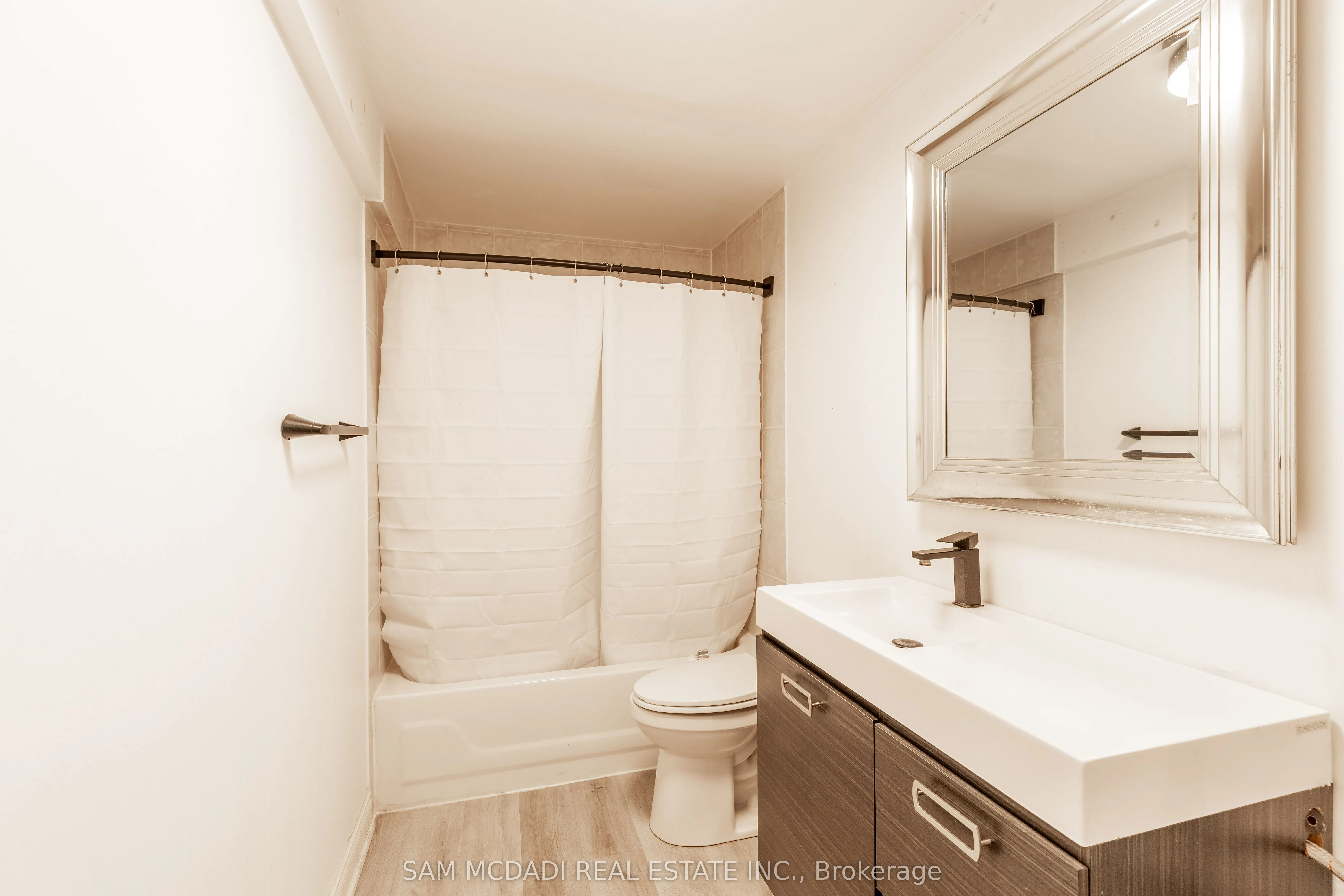 987 Bristol Road W, #BSMT