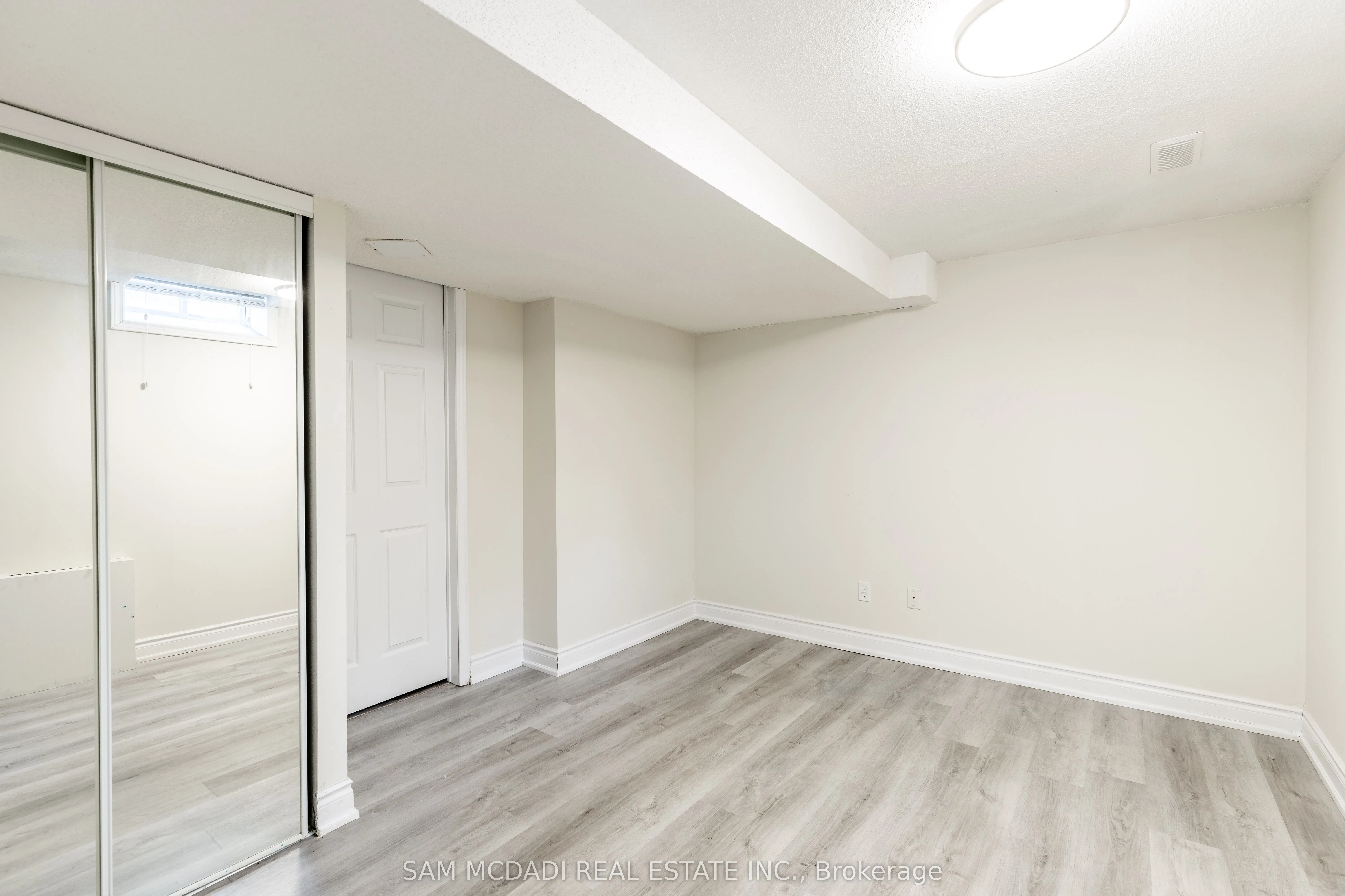 987 Bristol Road W, #BSMT