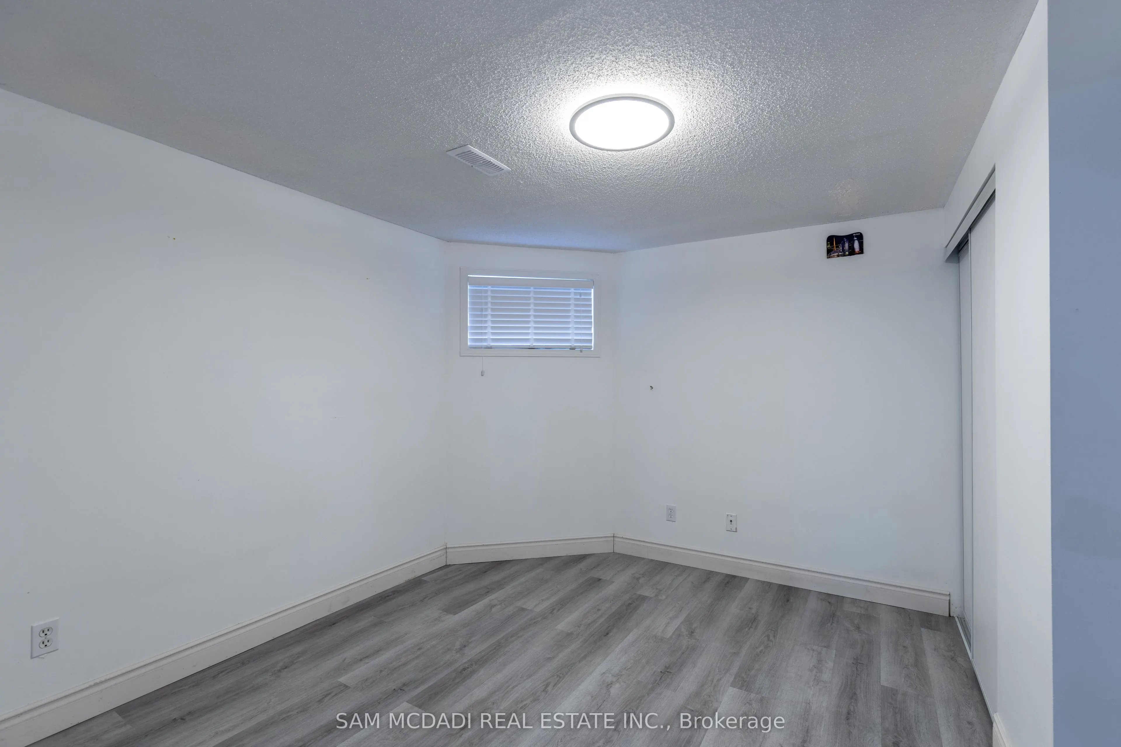 987 Bristol Road W, #BSMT