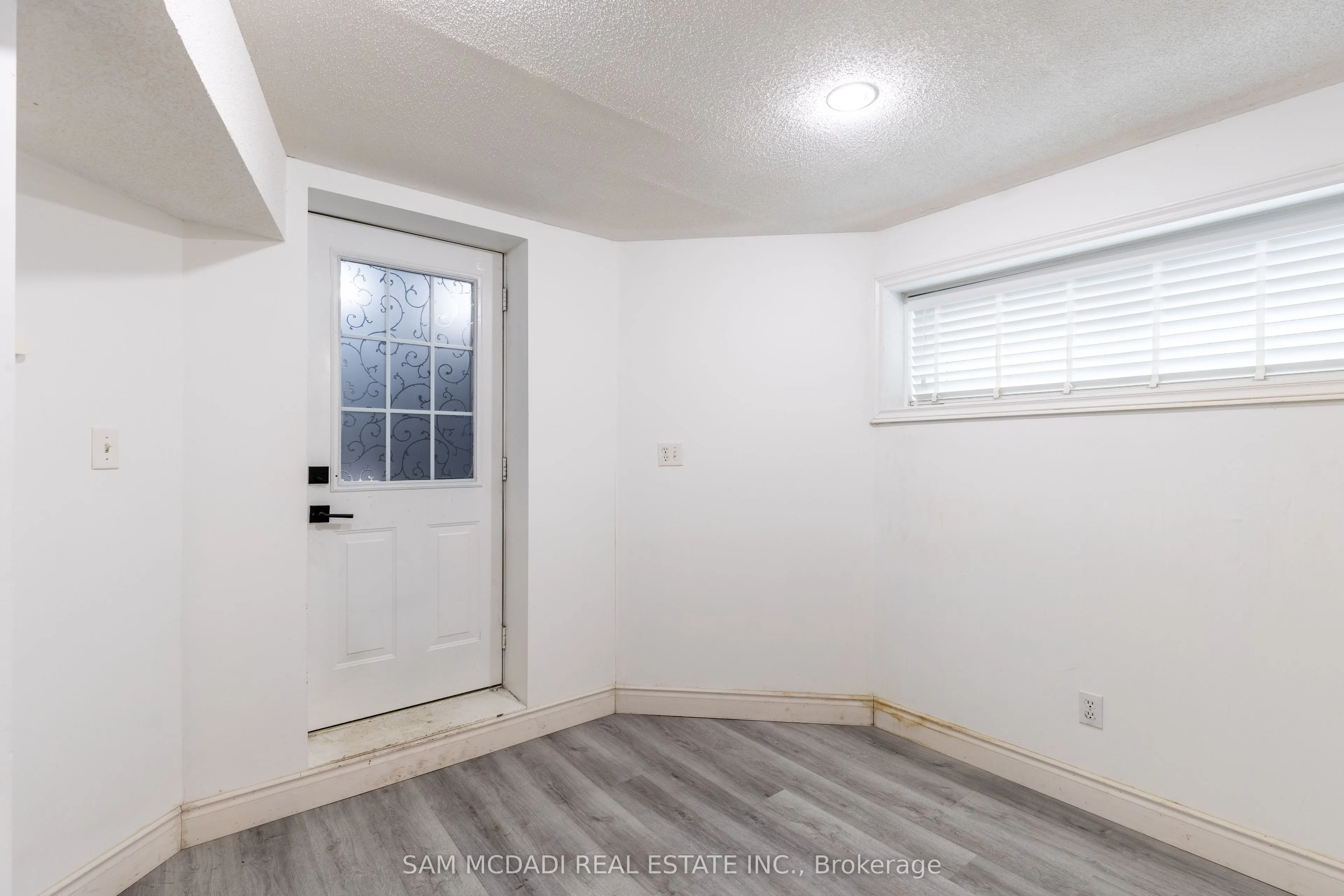 987 Bristol Road W, #BSMT