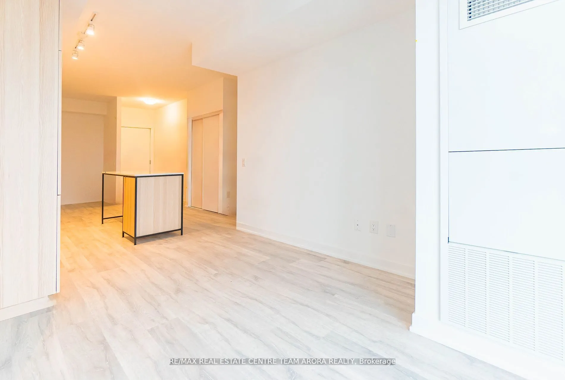 220 Missinnihe Way, #703