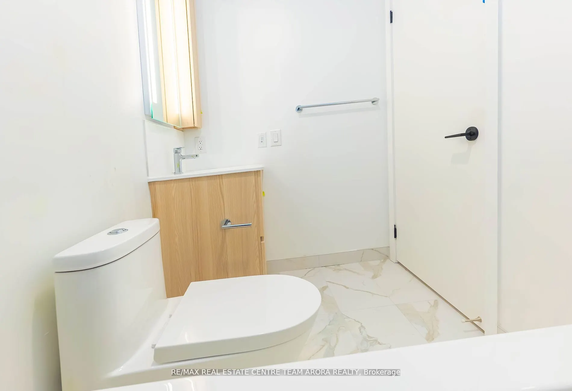 220 Missinnihe Way, #703