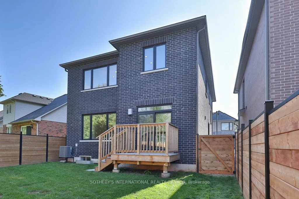 520 Markay Common