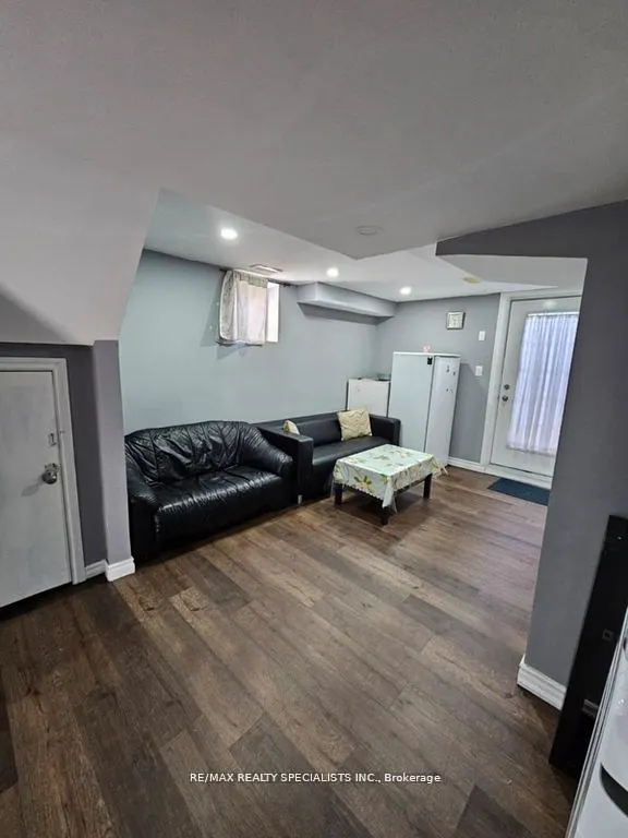 64 Botavia Downs Drive