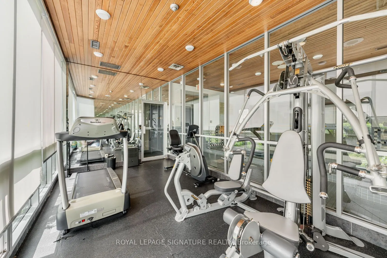 880 Dundas Street W, #LPH4