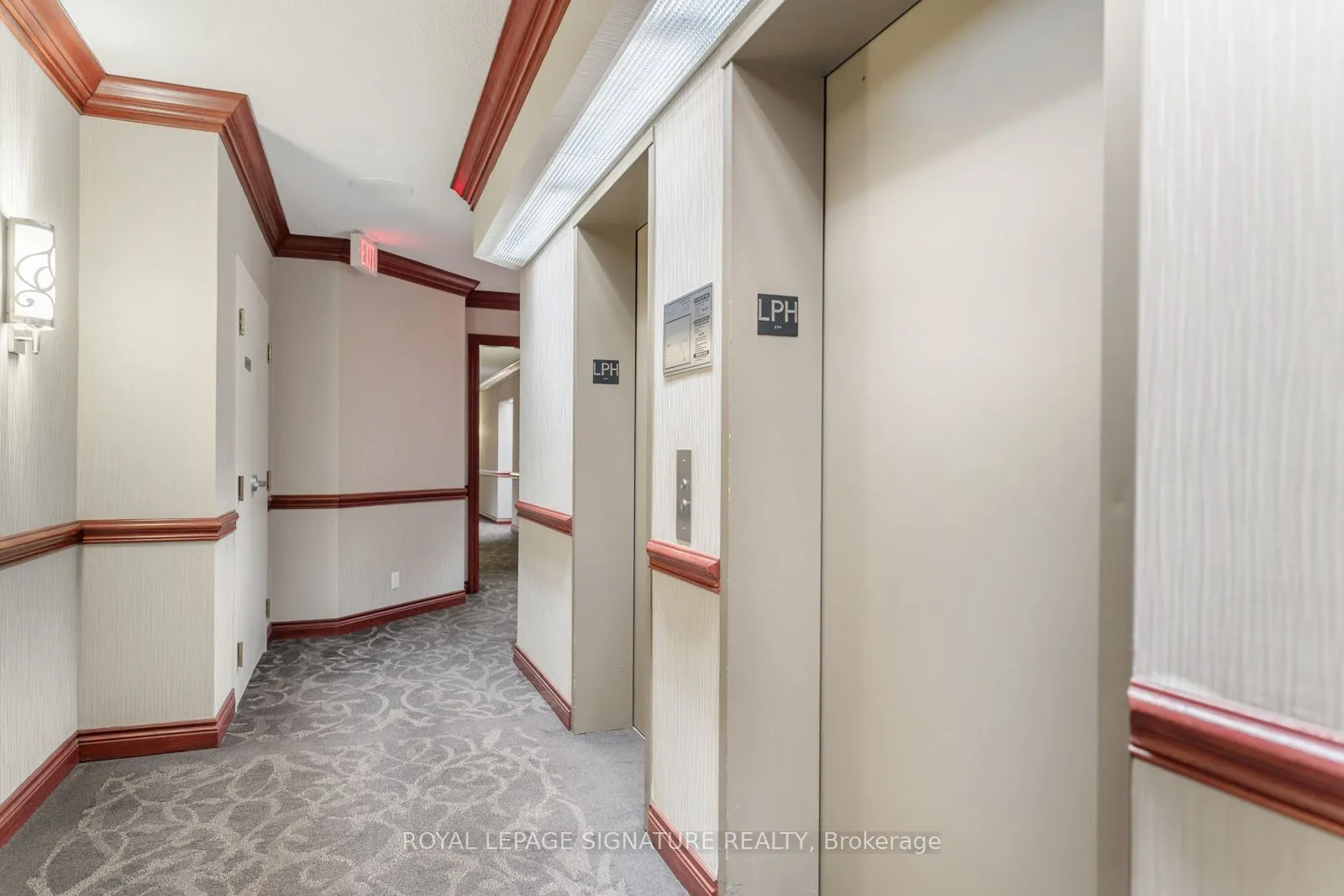 880 Dundas Street W, #LPH4