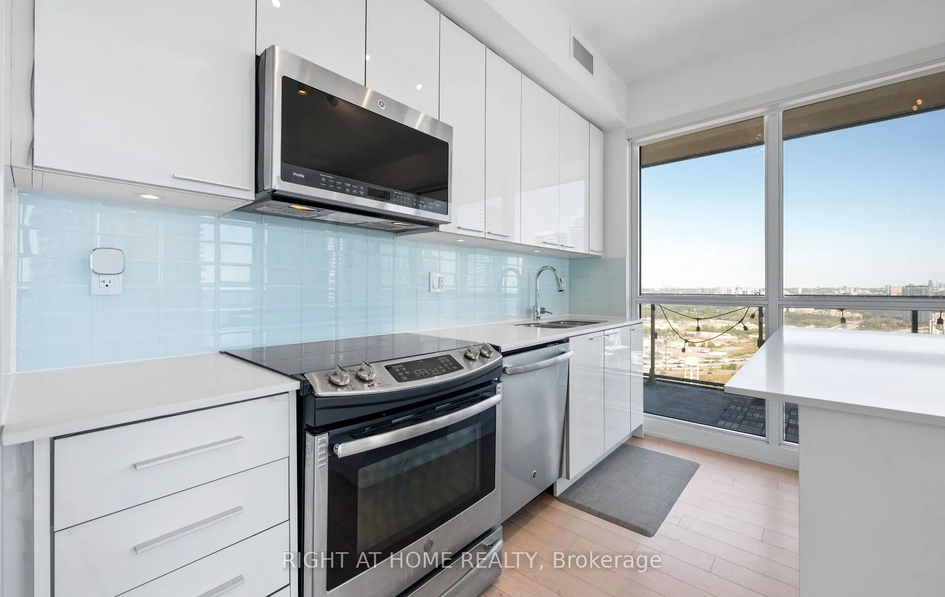 10 Park Lawn Road, #3409