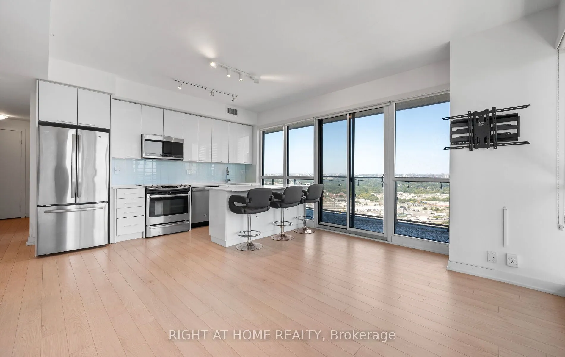 10 Park Lawn Road, #3409