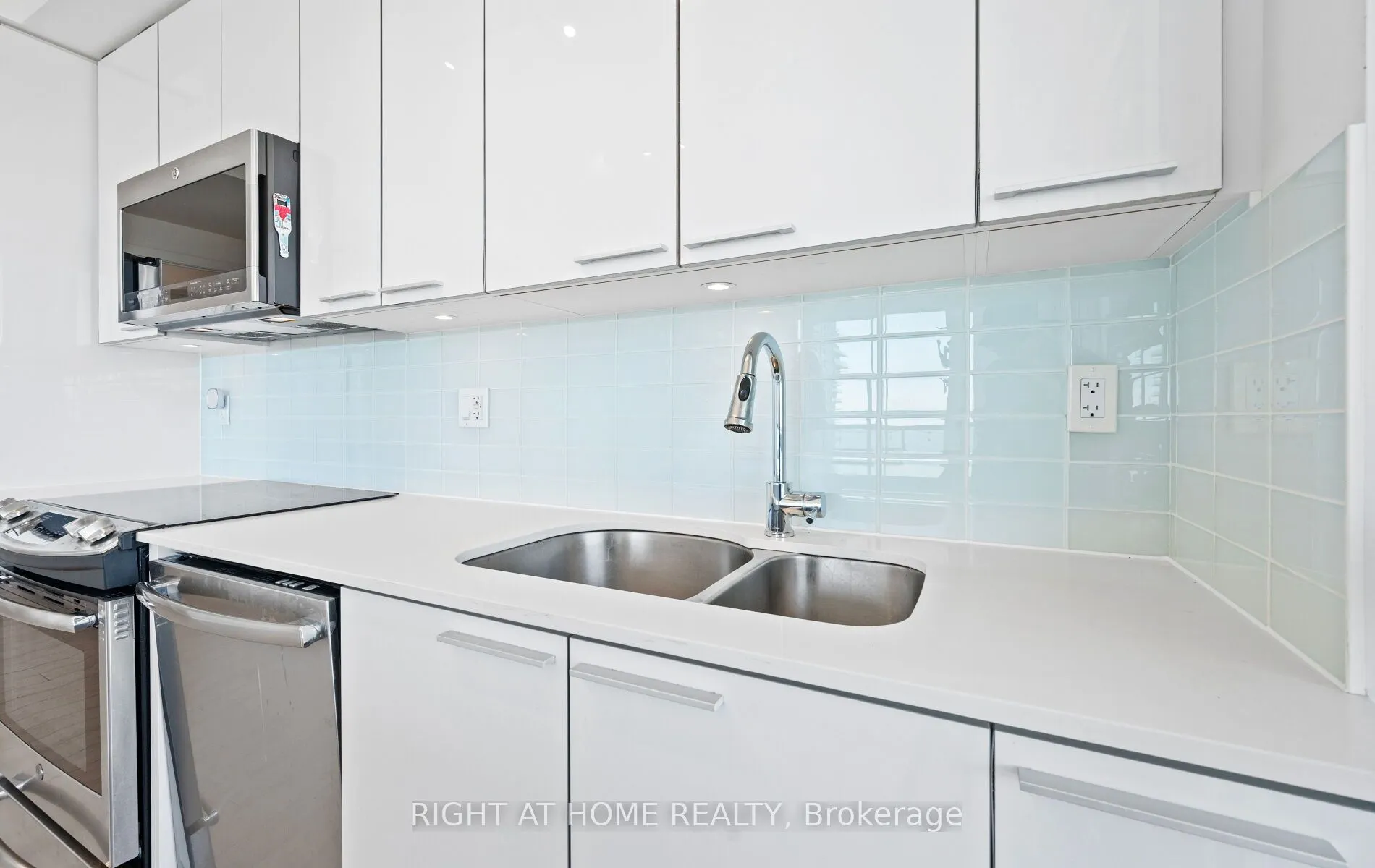 10 Park Lawn Road, #3409