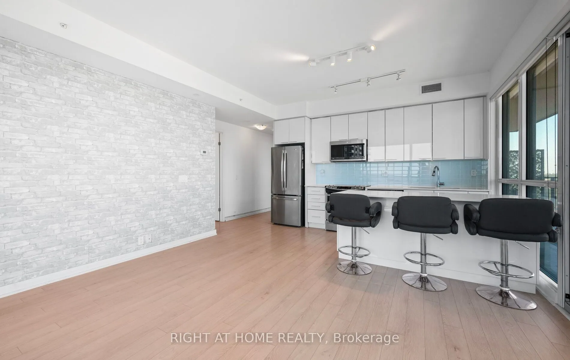 10 Park Lawn Road, #3409