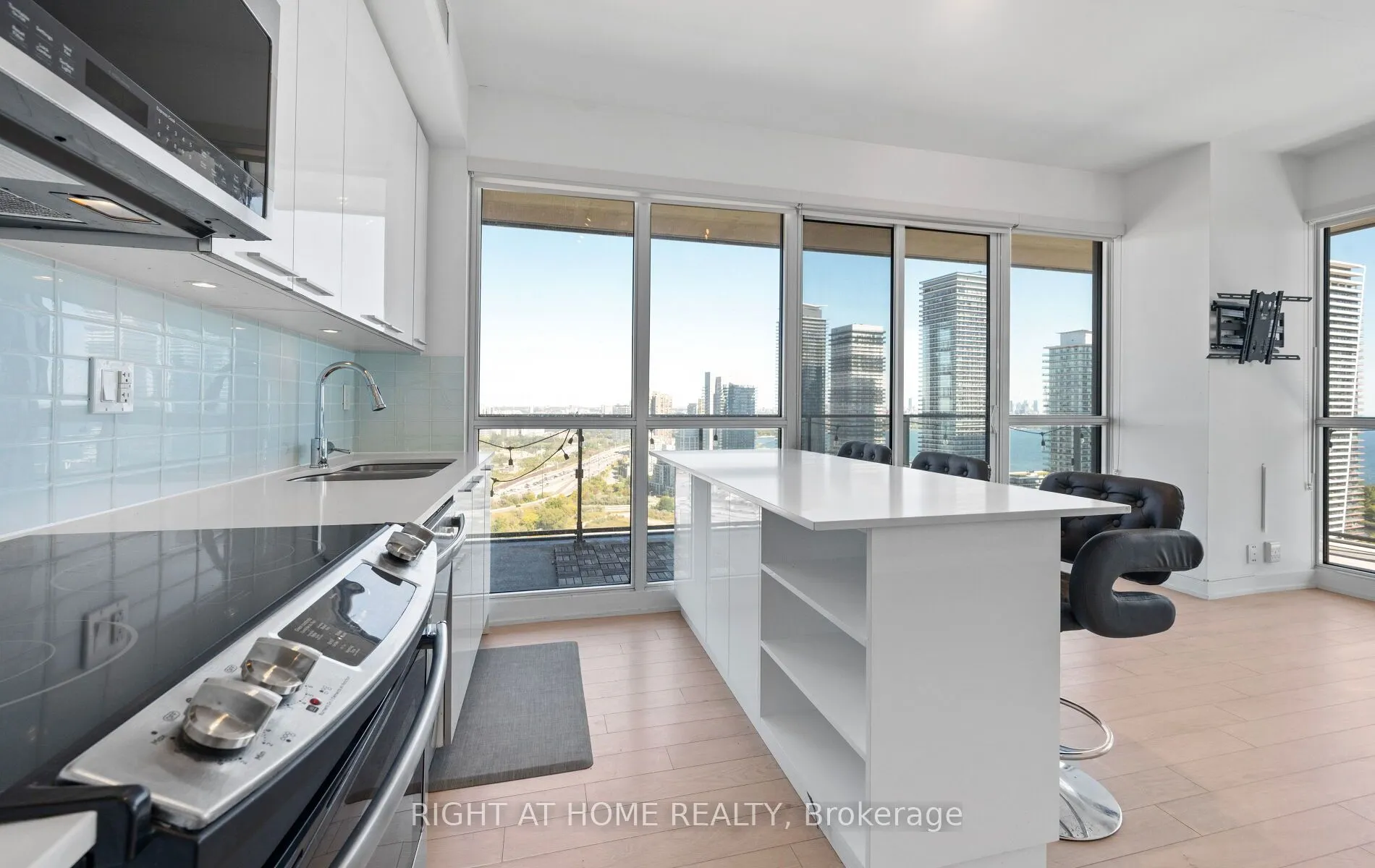 10 Park Lawn Road, #3409