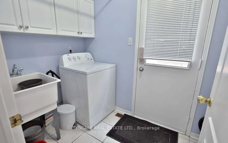 3263 Loyalist Drive