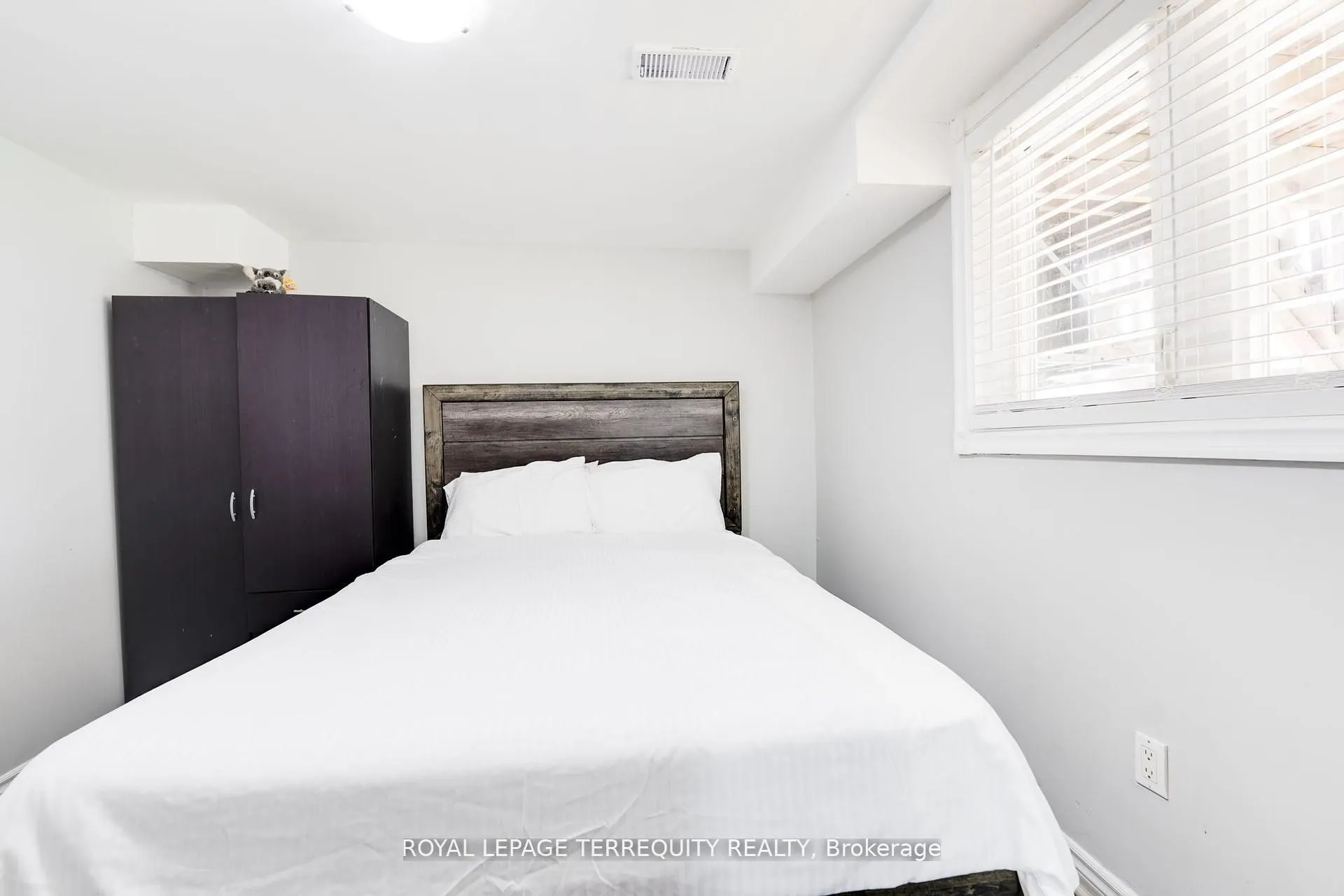 4242 Petersburg Crescent