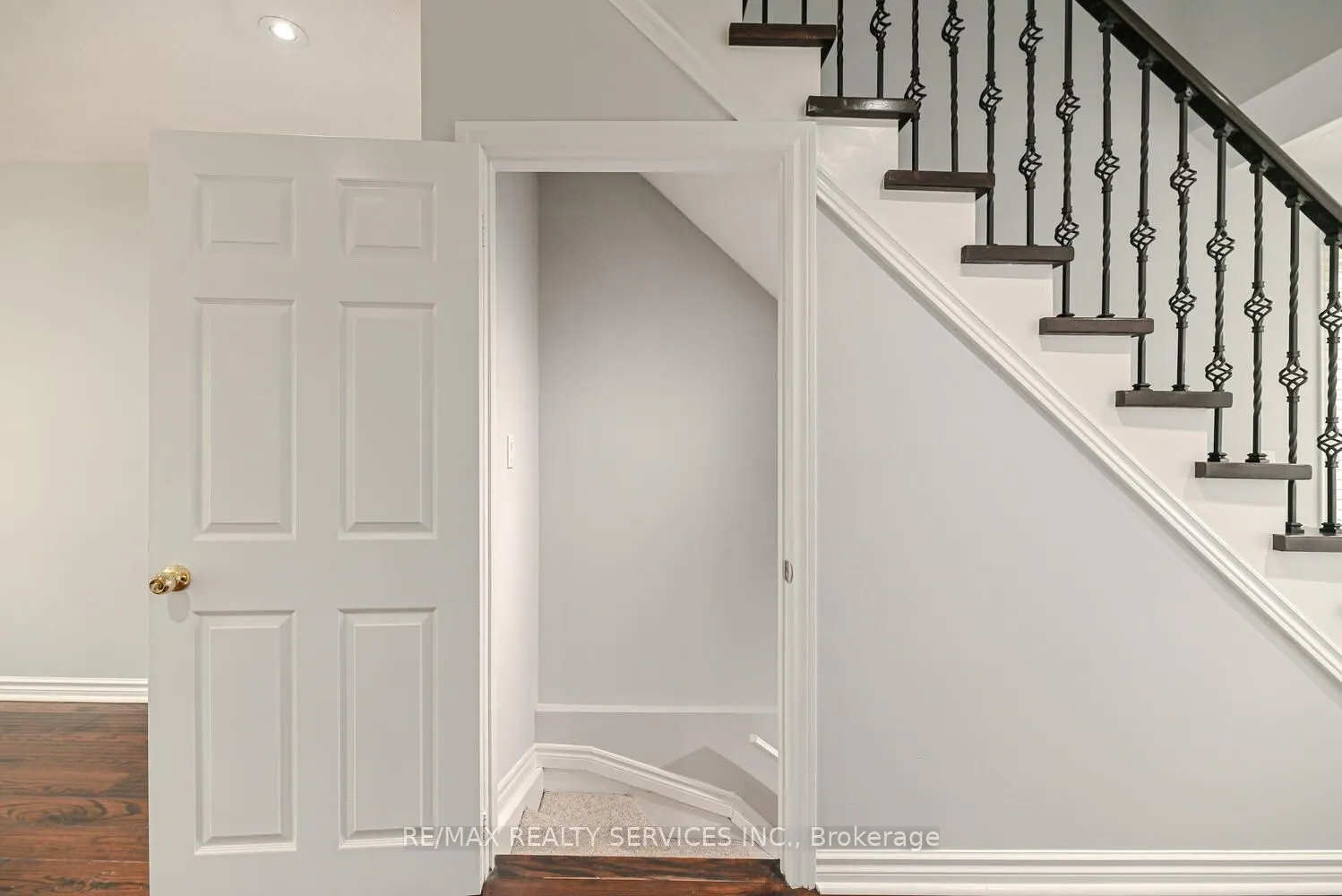 110 Heathcliffe Square, #6
