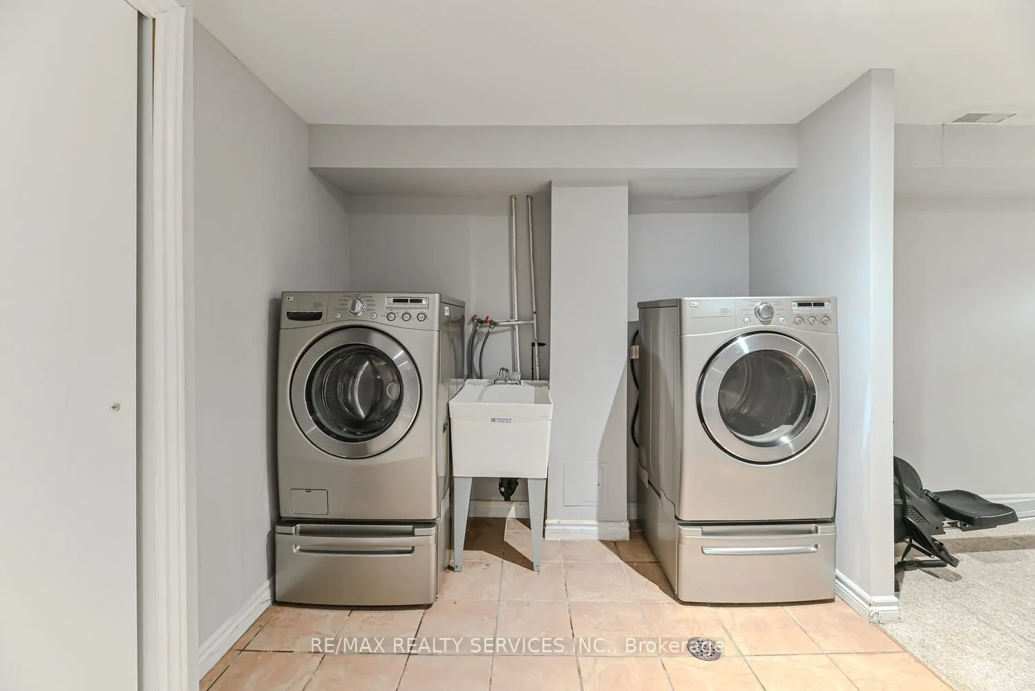 110 Heathcliffe Square, #6