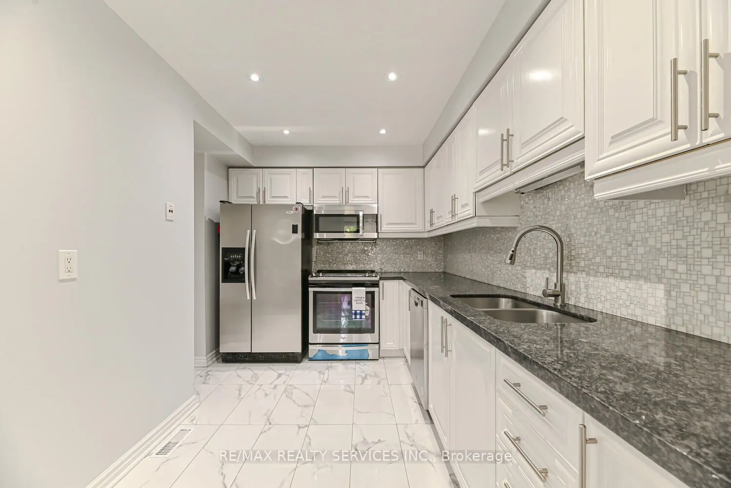 110 Heathcliffe Square, #6