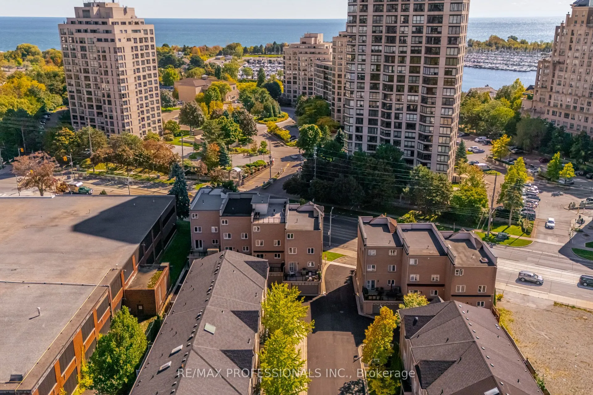 2264 Lake Shore Boulevard W