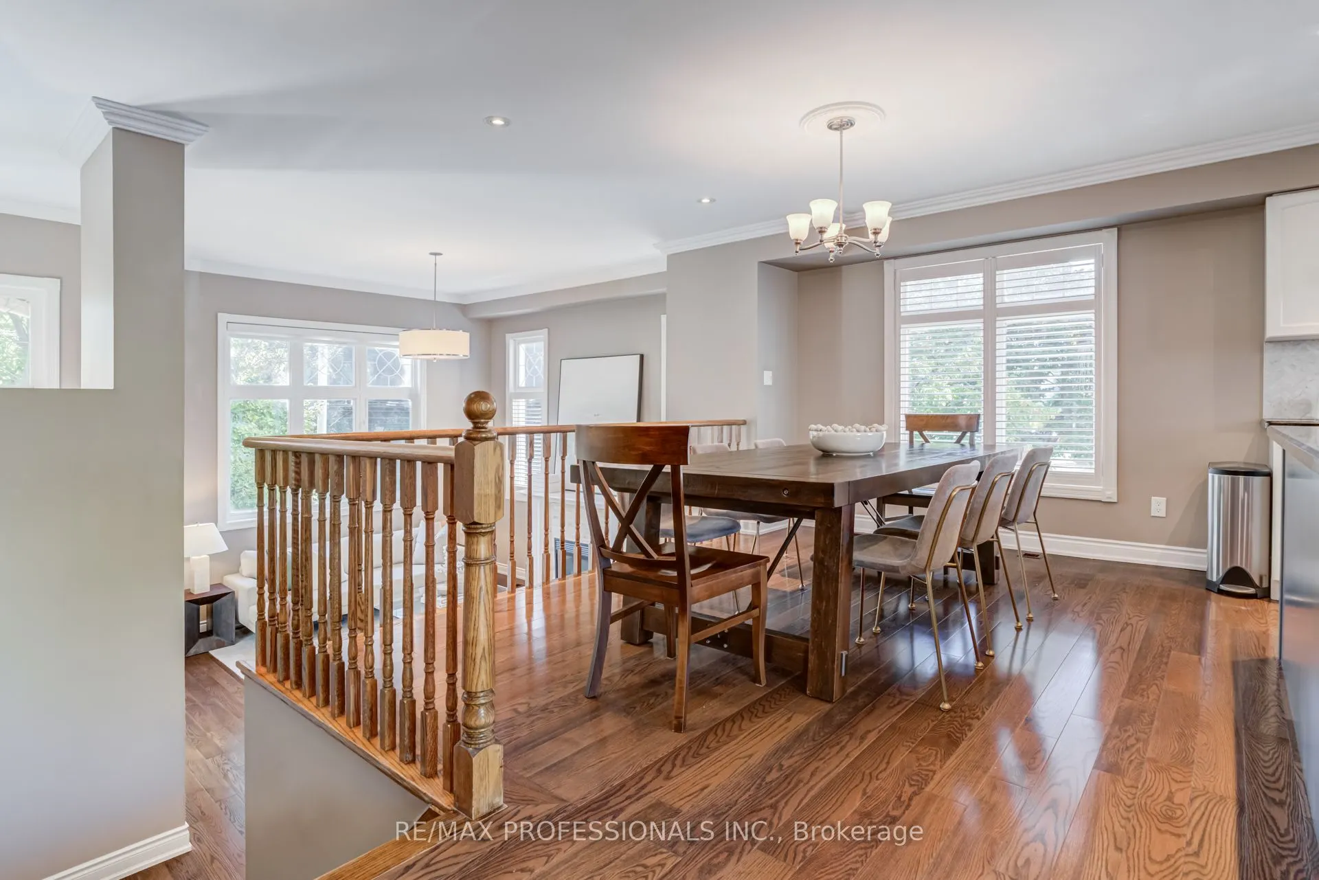 2264 Lake Shore Boulevard W