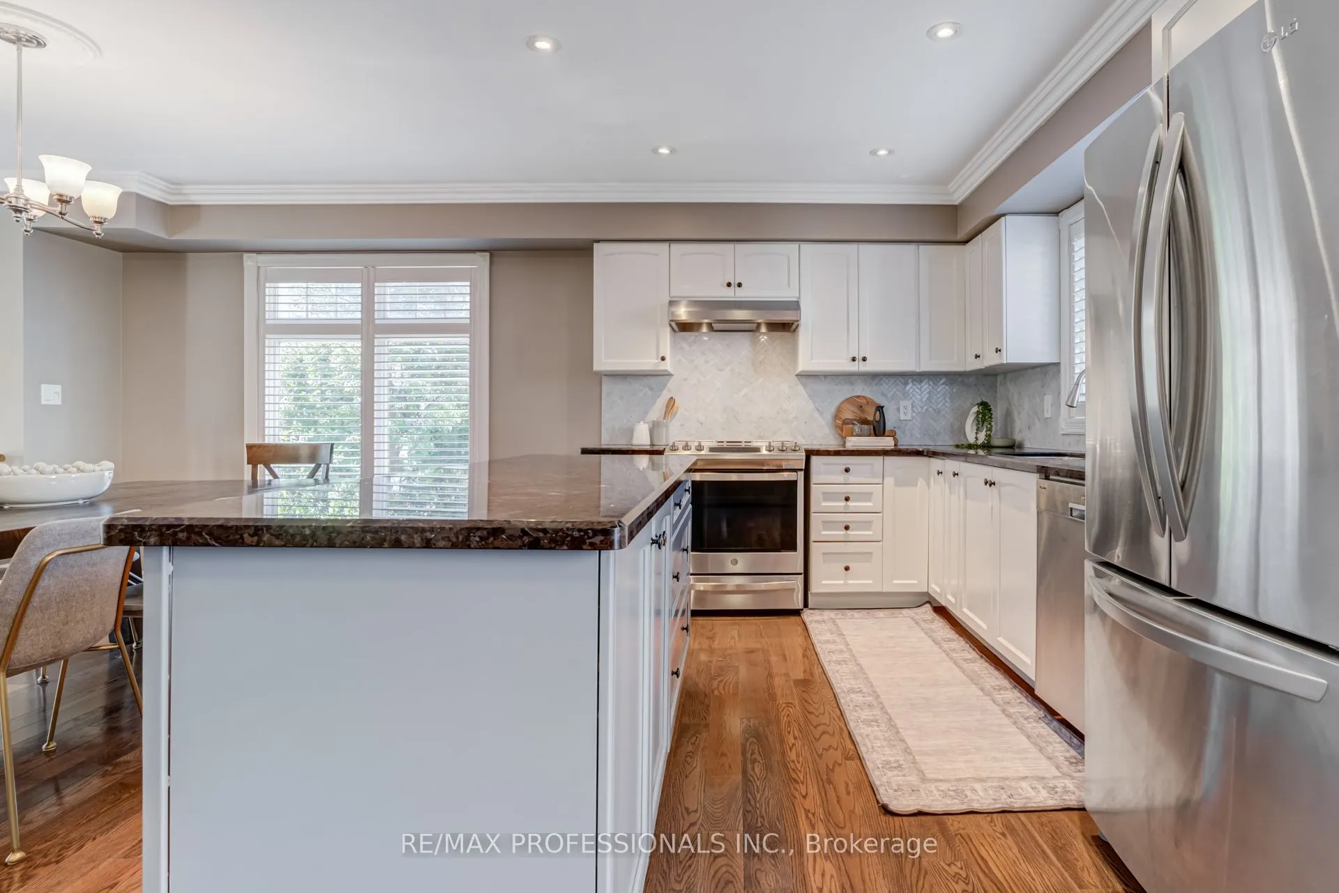 2264 Lake Shore Boulevard W
