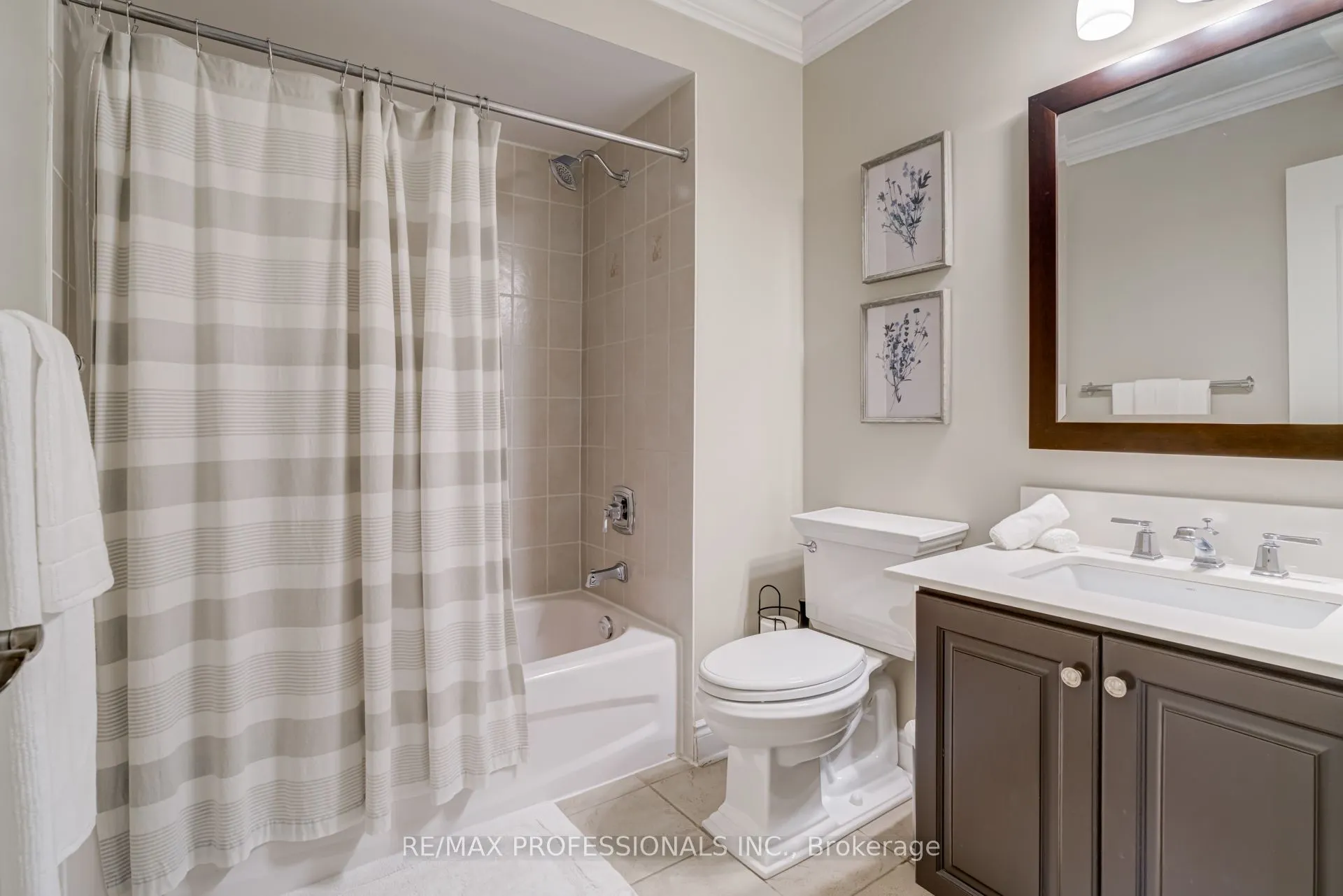2264 Lake Shore Boulevard W